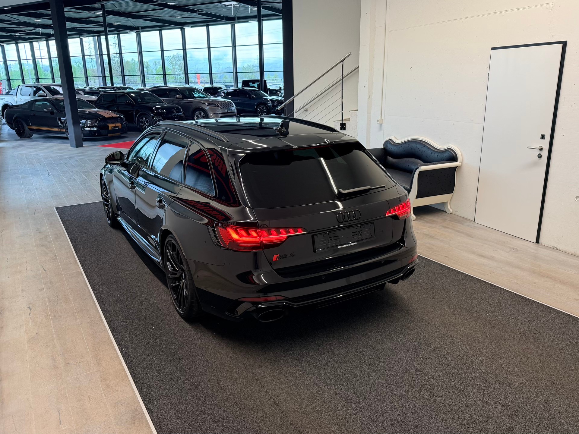 AUDI RS4 Avant quattro tiptronic-image-9