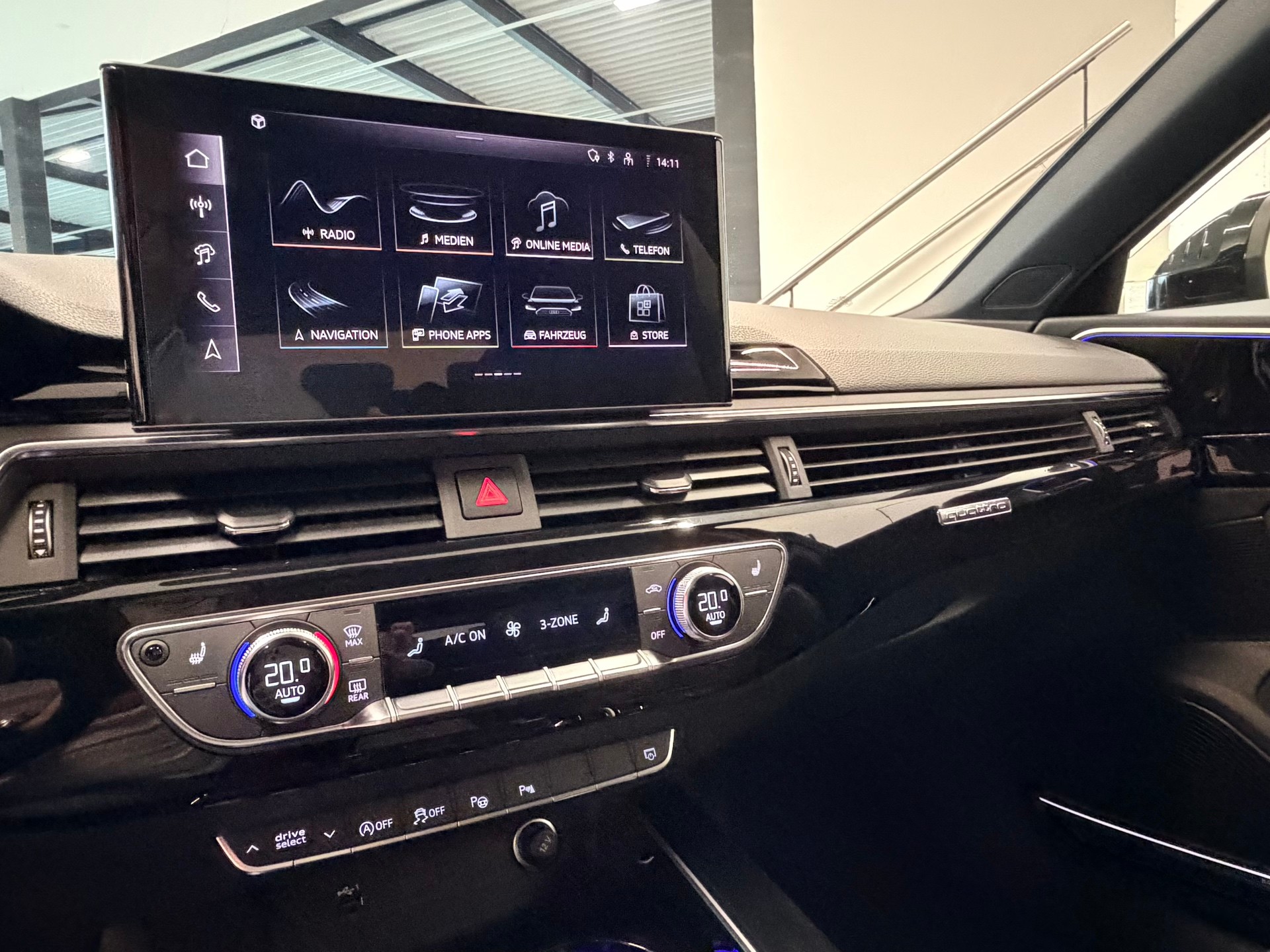 AUDI RS4 Avant quattro tiptronic-image-26