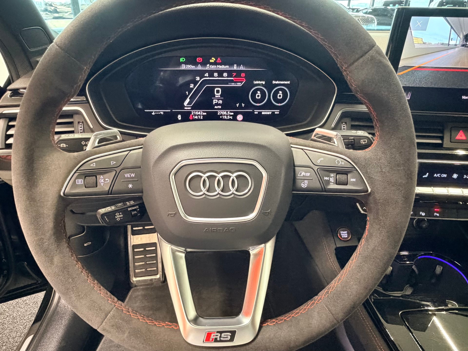 AUDI RS4 Avant quattro tiptronic-image-29