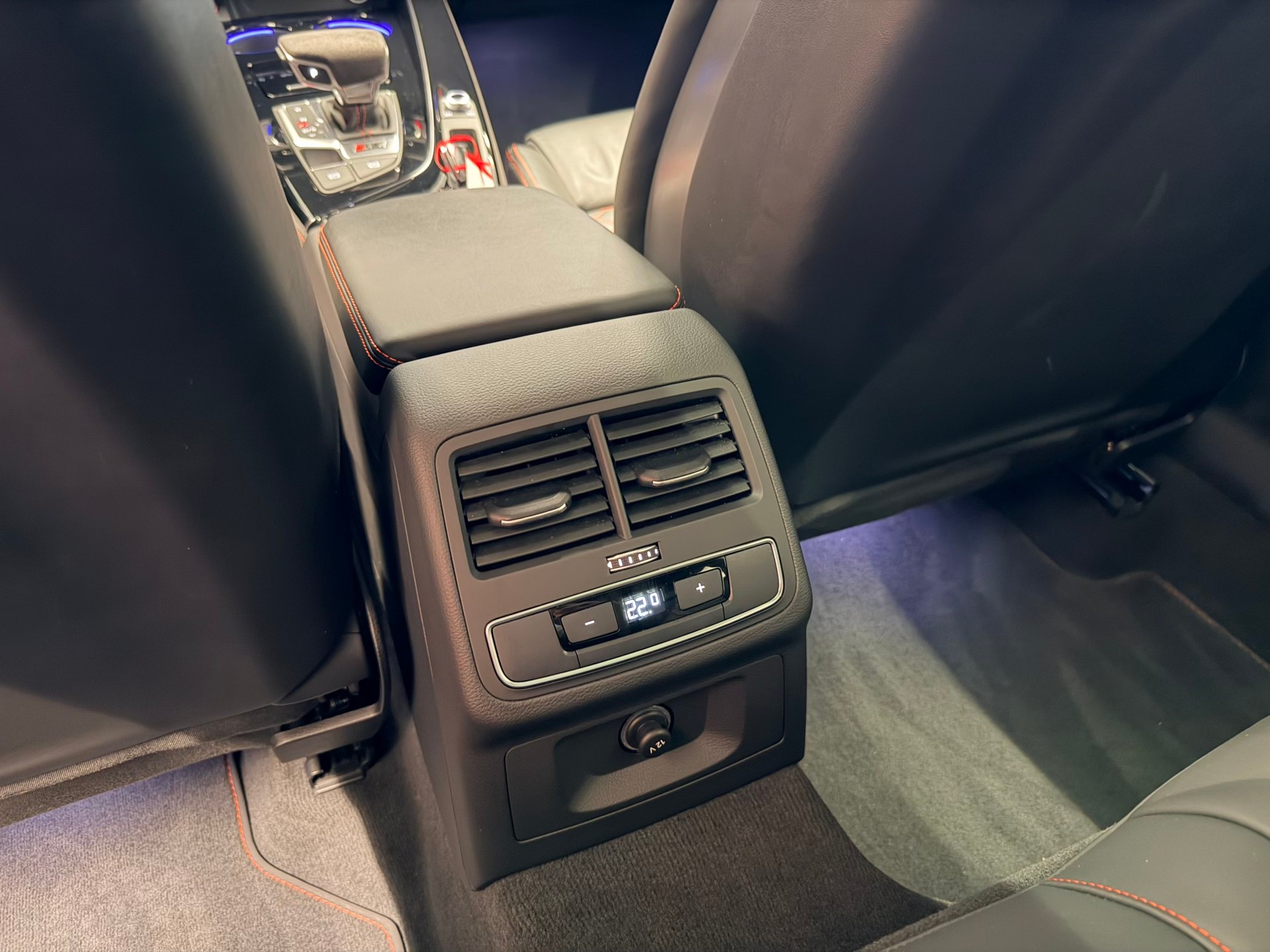 AUDI RS4 Avant quattro tiptronic-image-19