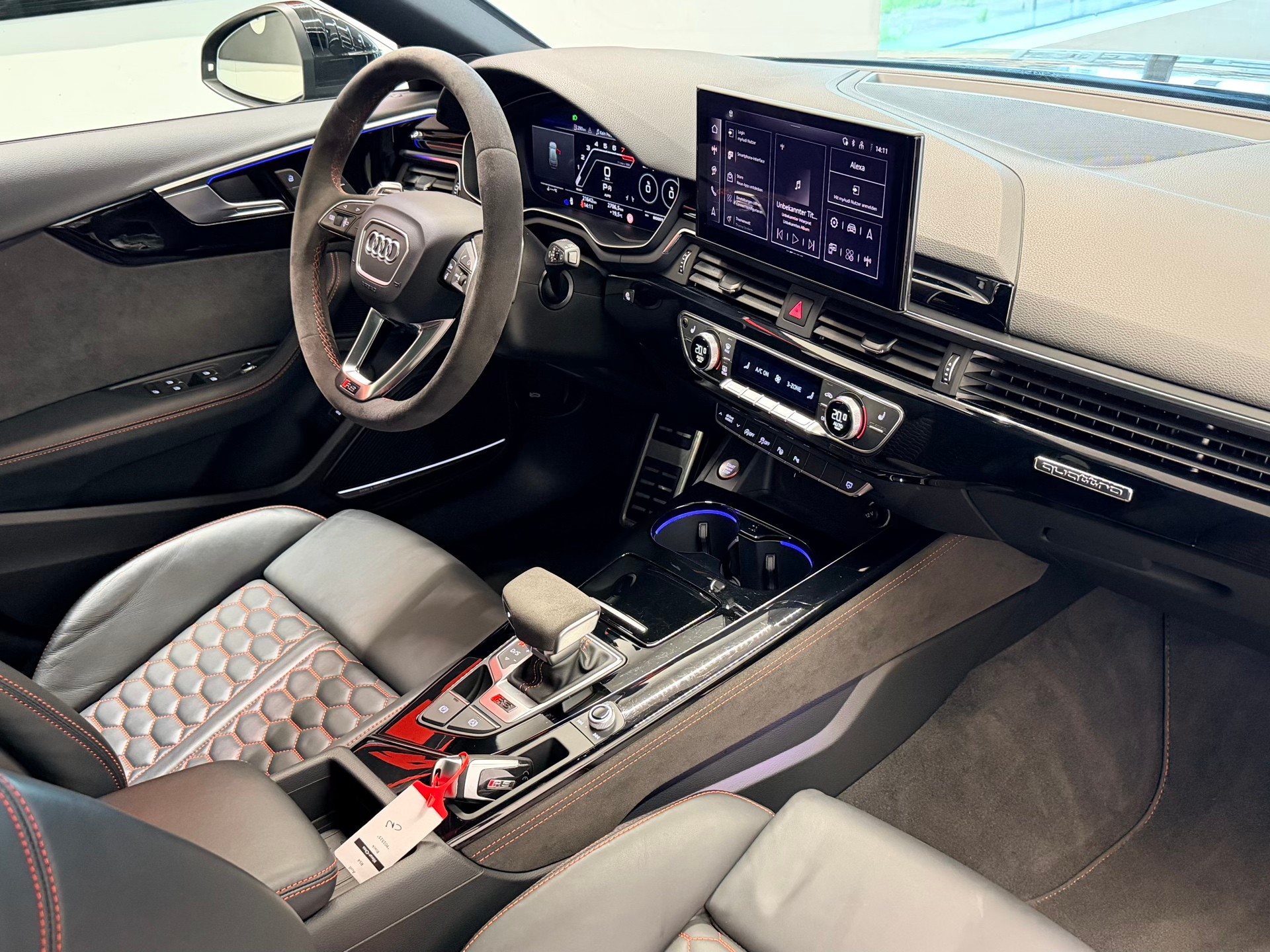 AUDI RS4 Avant quattro tiptronic-image-22