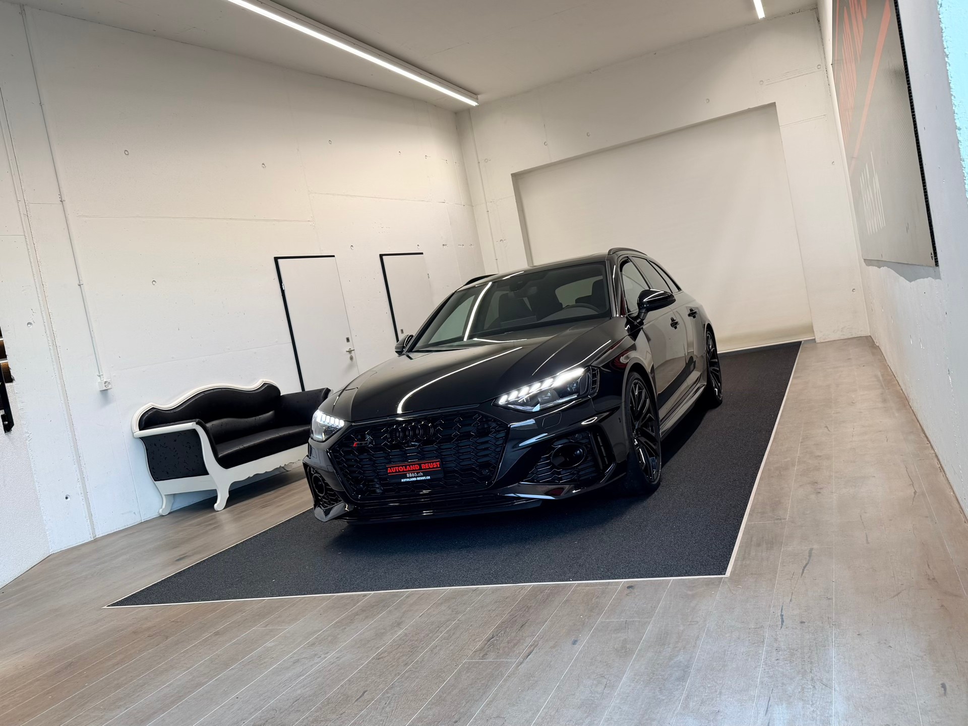 AUDI RS4 Avant quattro tiptronic-image-2