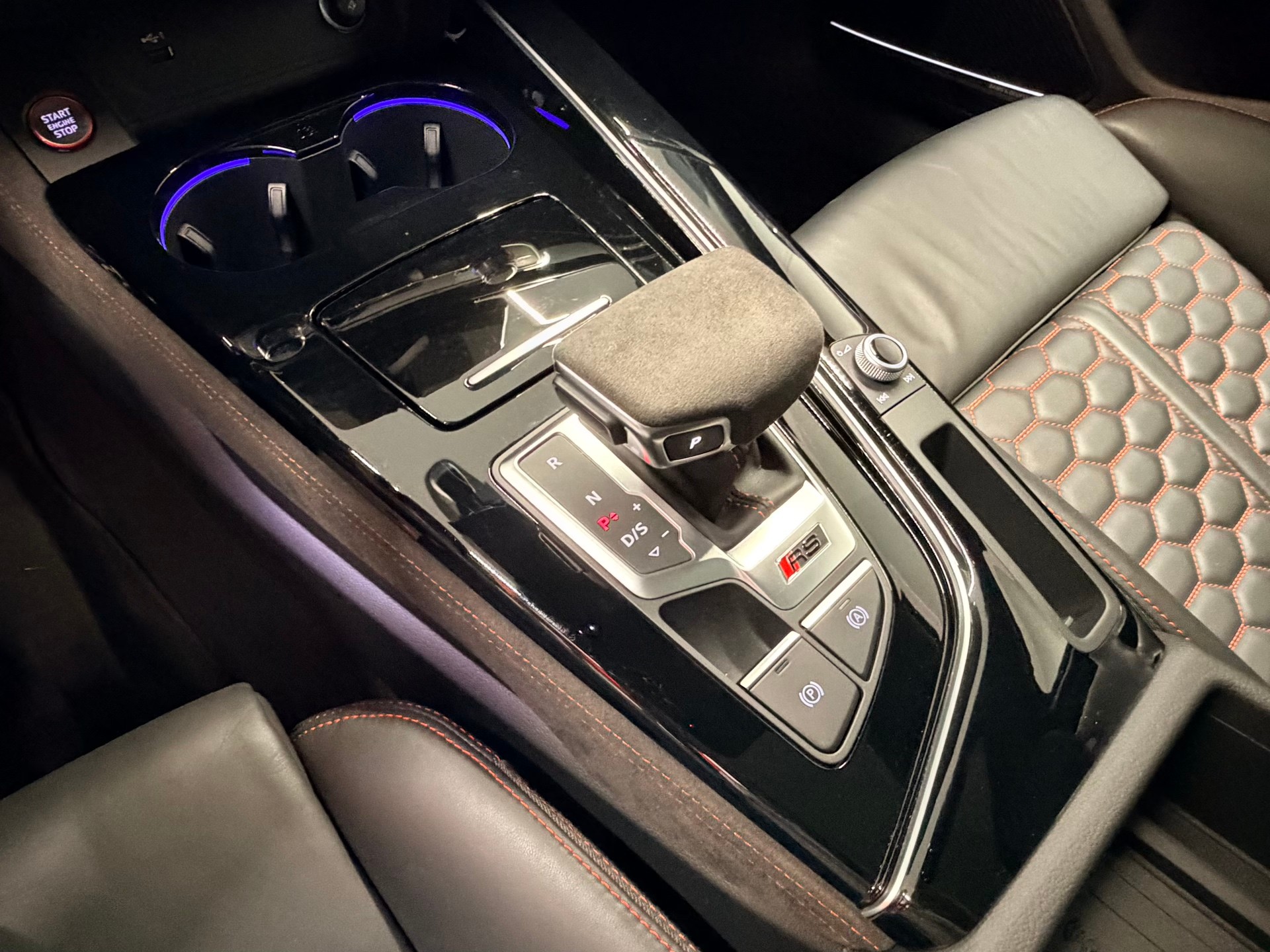 AUDI RS4 Avant quattro tiptronic-image-25