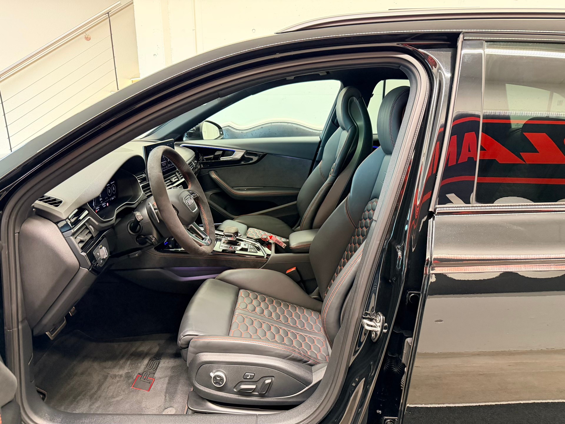 AUDI RS4 Avant quattro tiptronic-image-15