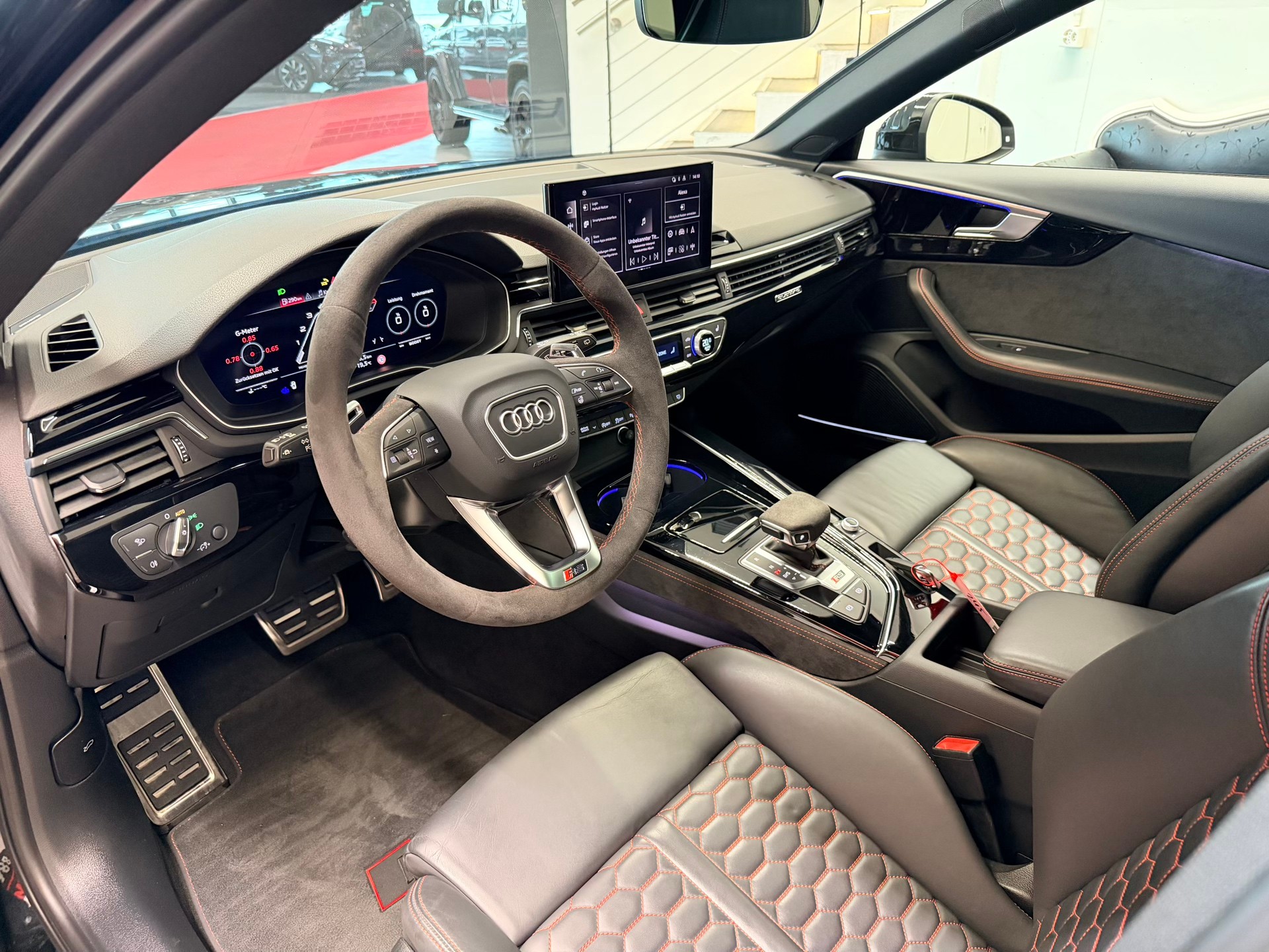AUDI RS4 Avant quattro tiptronic-image-11