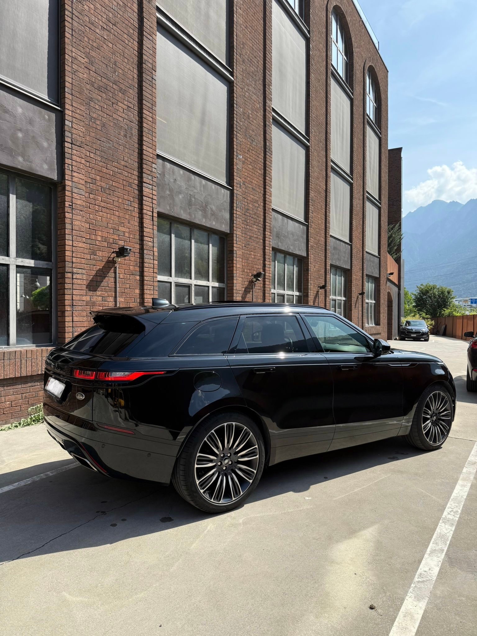 LAND ROVER Range Rover Velar R-Dynamic P 300 SE Automatic-image-4