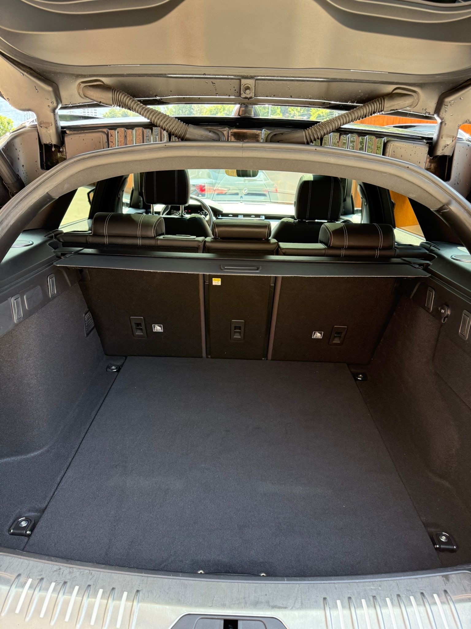 LAND ROVER Range Rover Velar R-Dynamic P 300 SE Automatic-image-3