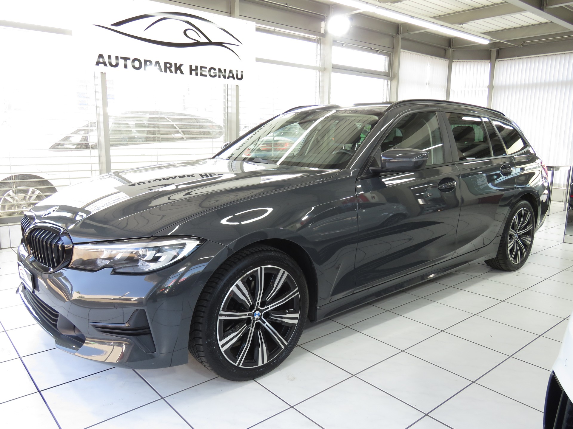 BMW 318d 48V Touring Luxury Line Steptronic (Automat)-image-0