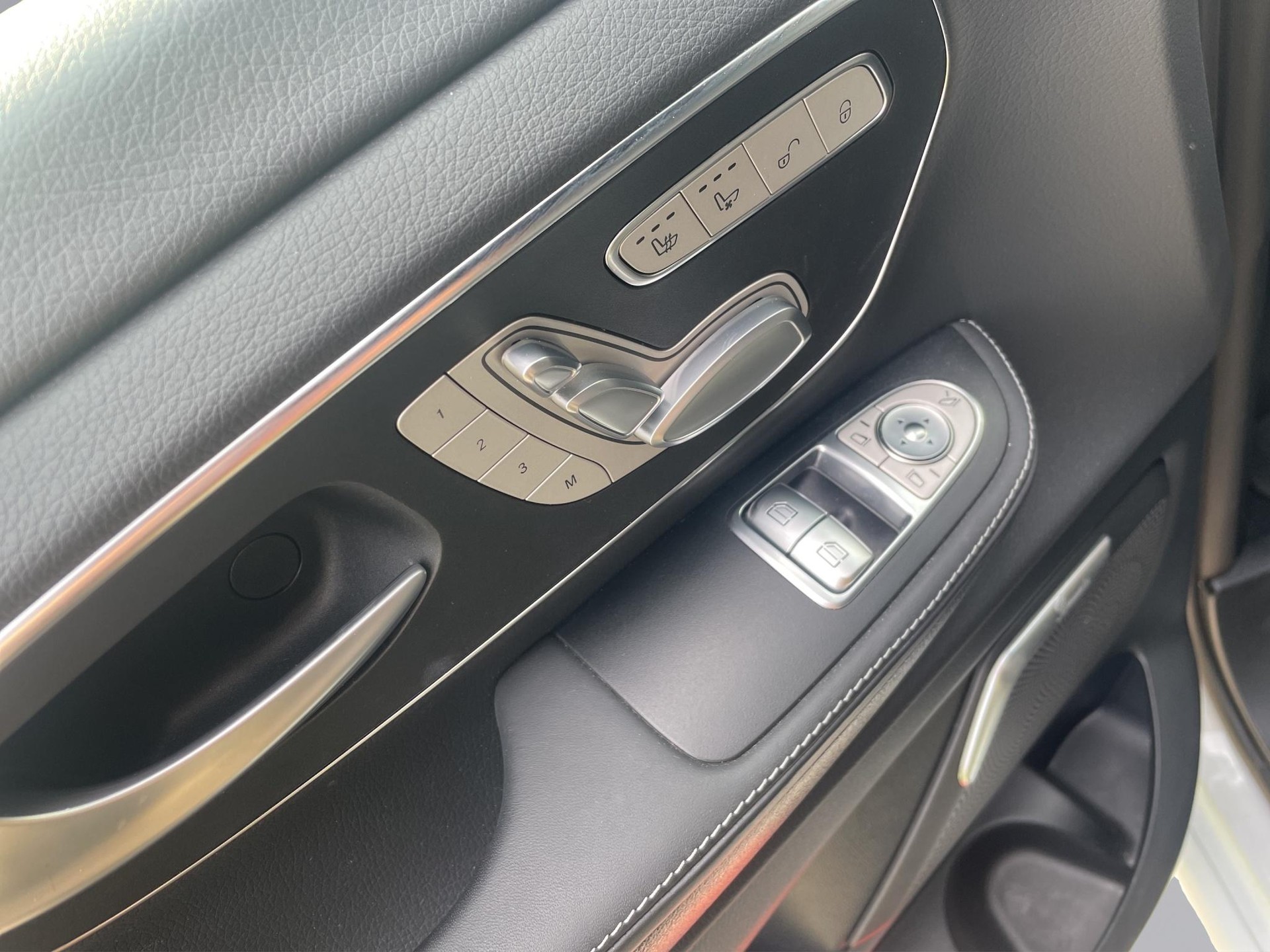 MERCEDES-BENZ V 300 d Exclusive lang Van - Facelift-image-10