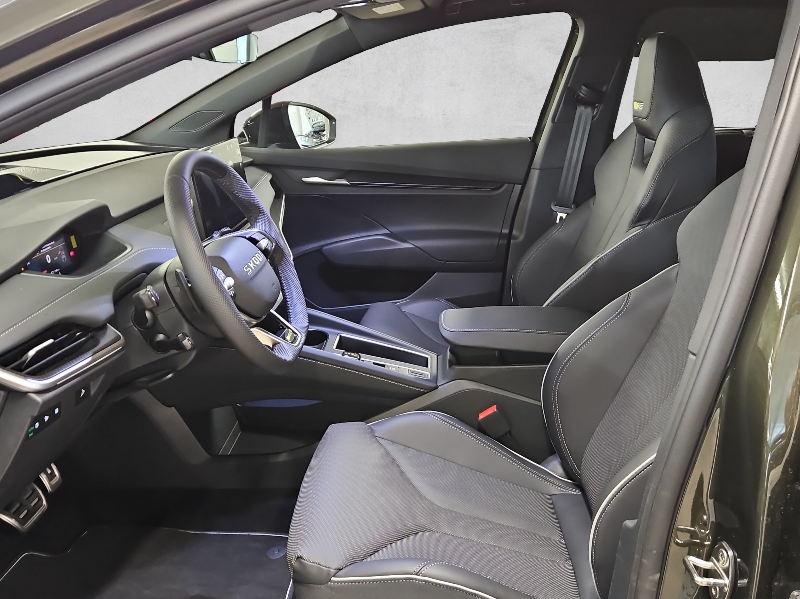 SKODA Enyaq 4x4 RS-image-8
