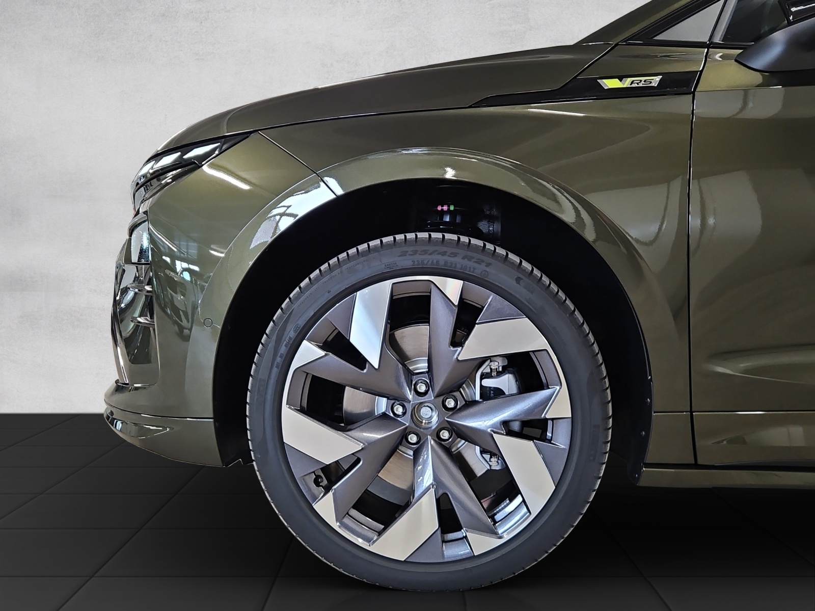SKODA Enyaq 4x4 RS-image-14
