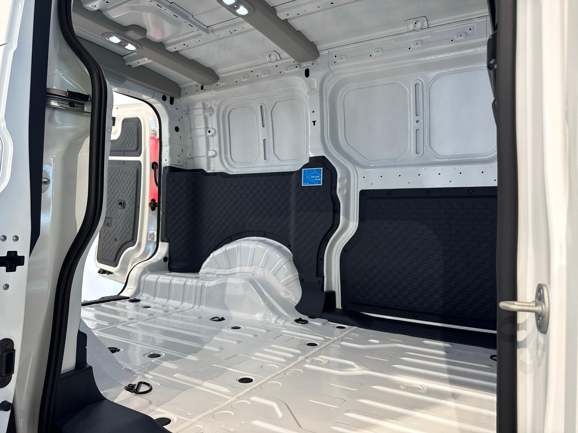 KIA PV5 Cargo 51.5 kWh Essential-image-8