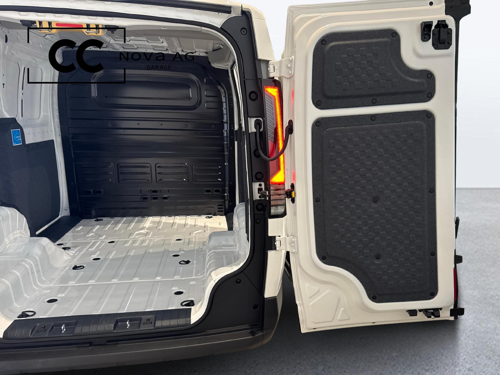 KIA PV5 Cargo 51.5 kWh Essential-image-3
