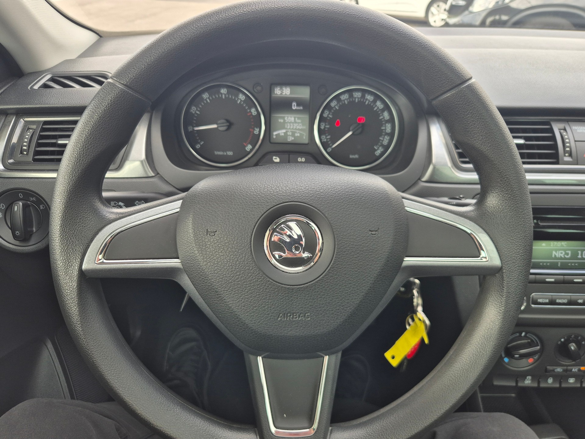 SKODA Rapid Spaceback 1.2 TSI Ambition-image-8