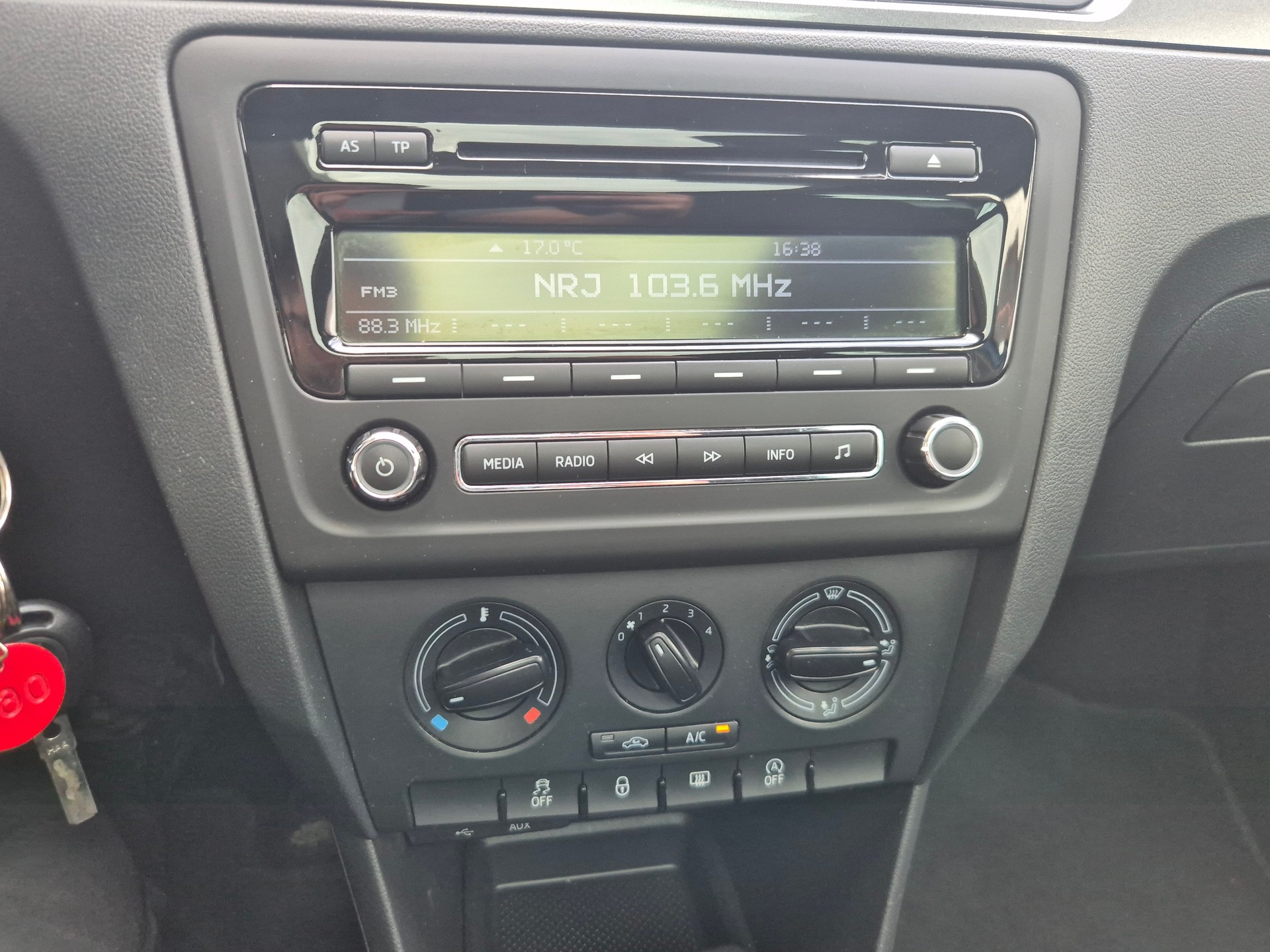 SKODA Rapid Spaceback 1.2 TSI Ambition-image-9