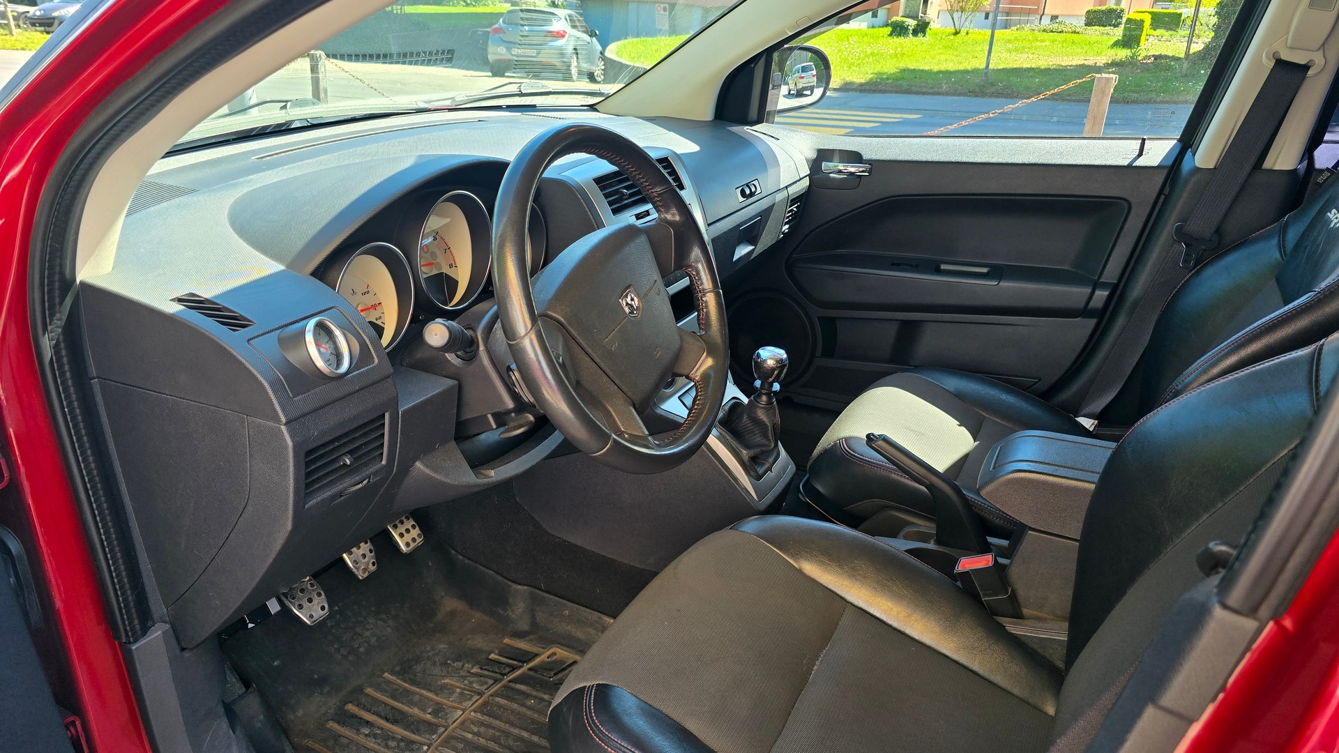 DODGE Caliber 2.4 SRT4-image-12