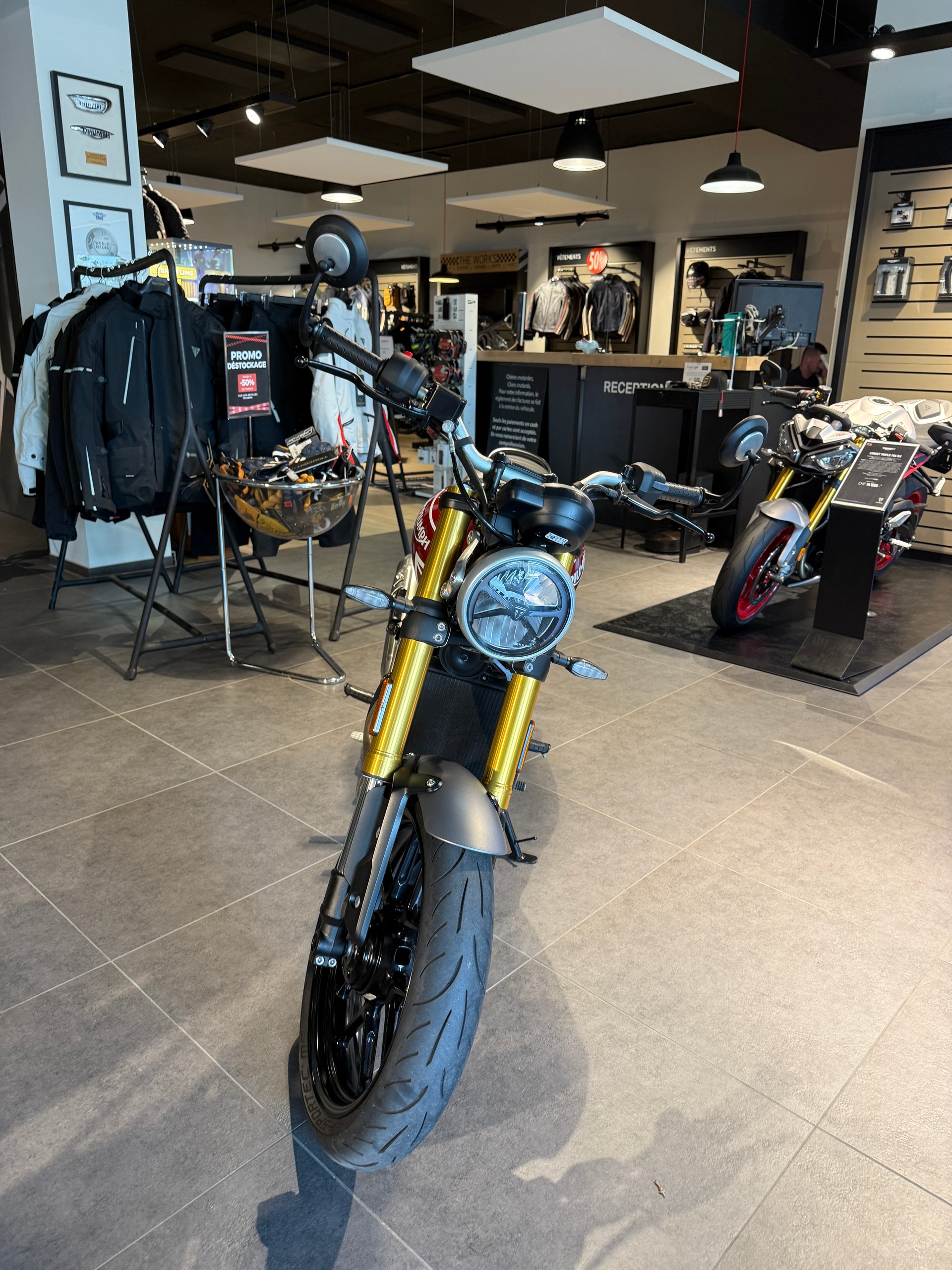 TRIUMPH Speed 400-showroom-element-2