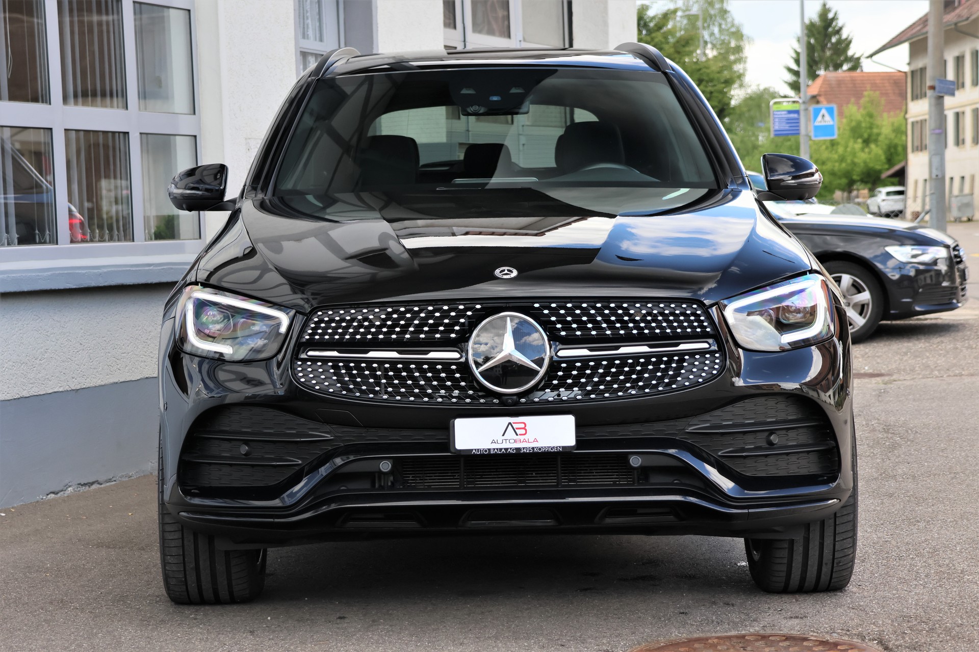 MERCEDES-BENZ GLC 300 e AMG Line 4Matic 9G-Tronic (CH) + 2.0T AHK-image-1