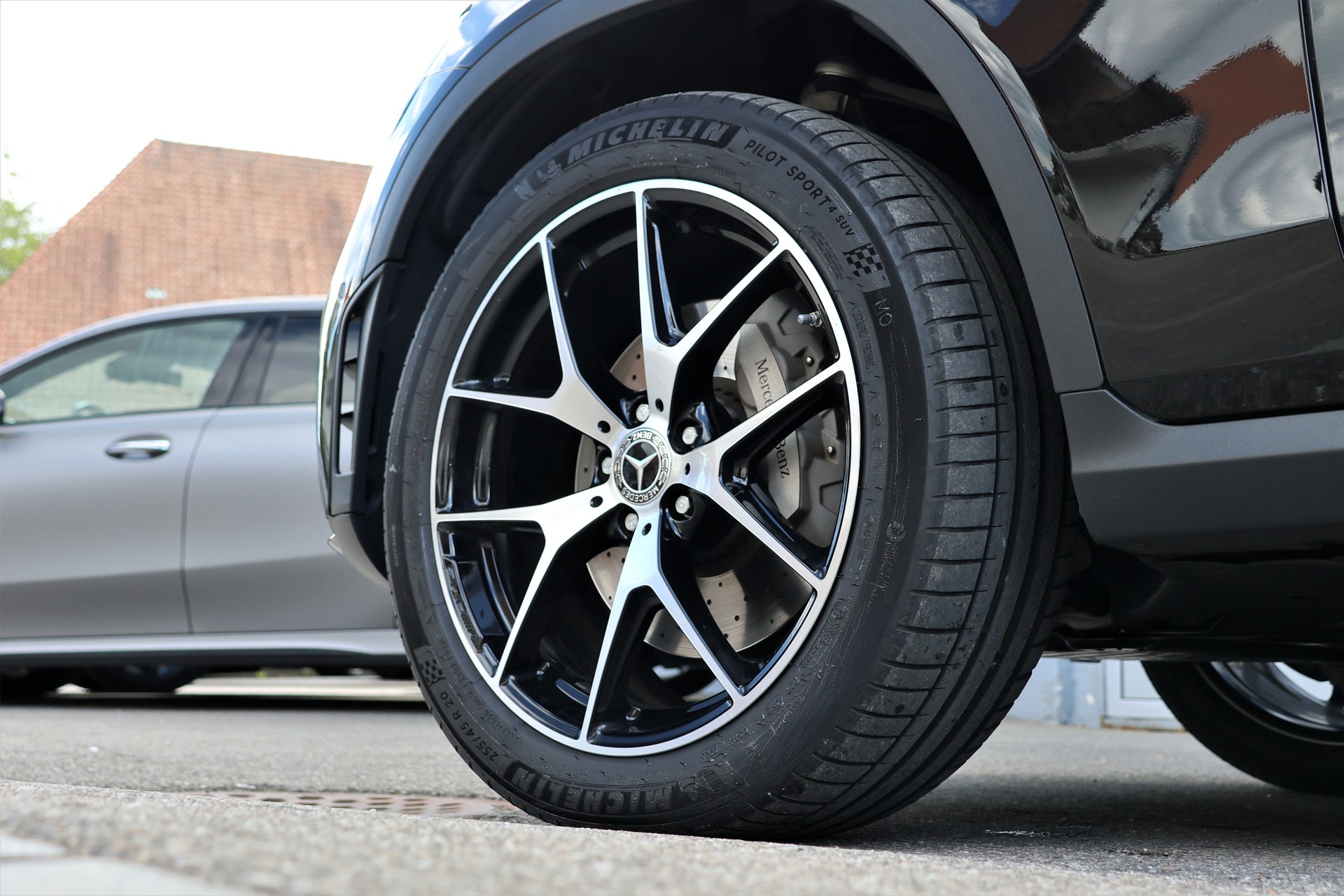 MERCEDES-BENZ GLC 300 e AMG Line 4Matic 9G-Tronic (CH) + 2.0T AHK-image-7