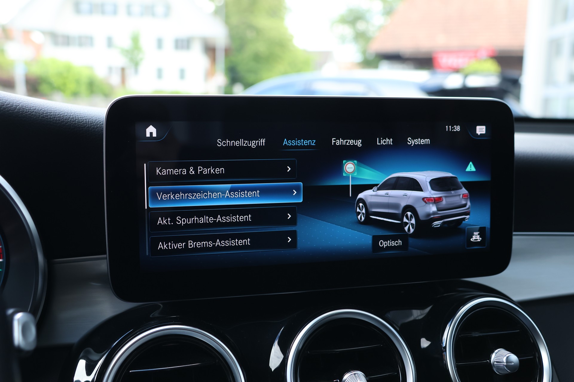 MERCEDES-BENZ GLC 300 e AMG Line 4Matic 9G-Tronic (CH) + 2.0T AHK-image-24