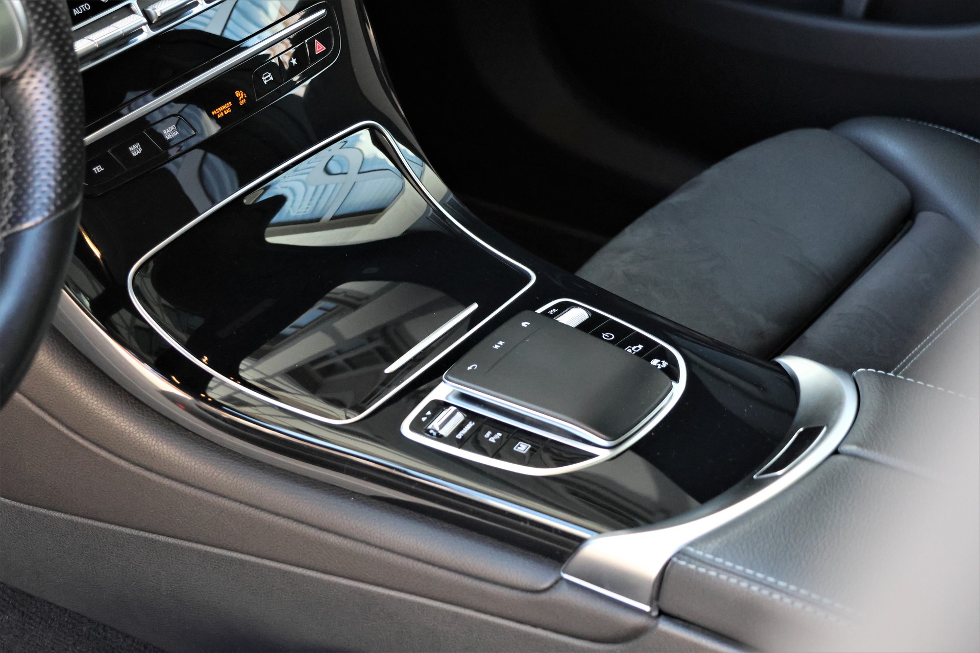 MERCEDES-BENZ GLC 300 e AMG Line 4Matic 9G-Tronic (CH) + 2.0T AHK-image-11