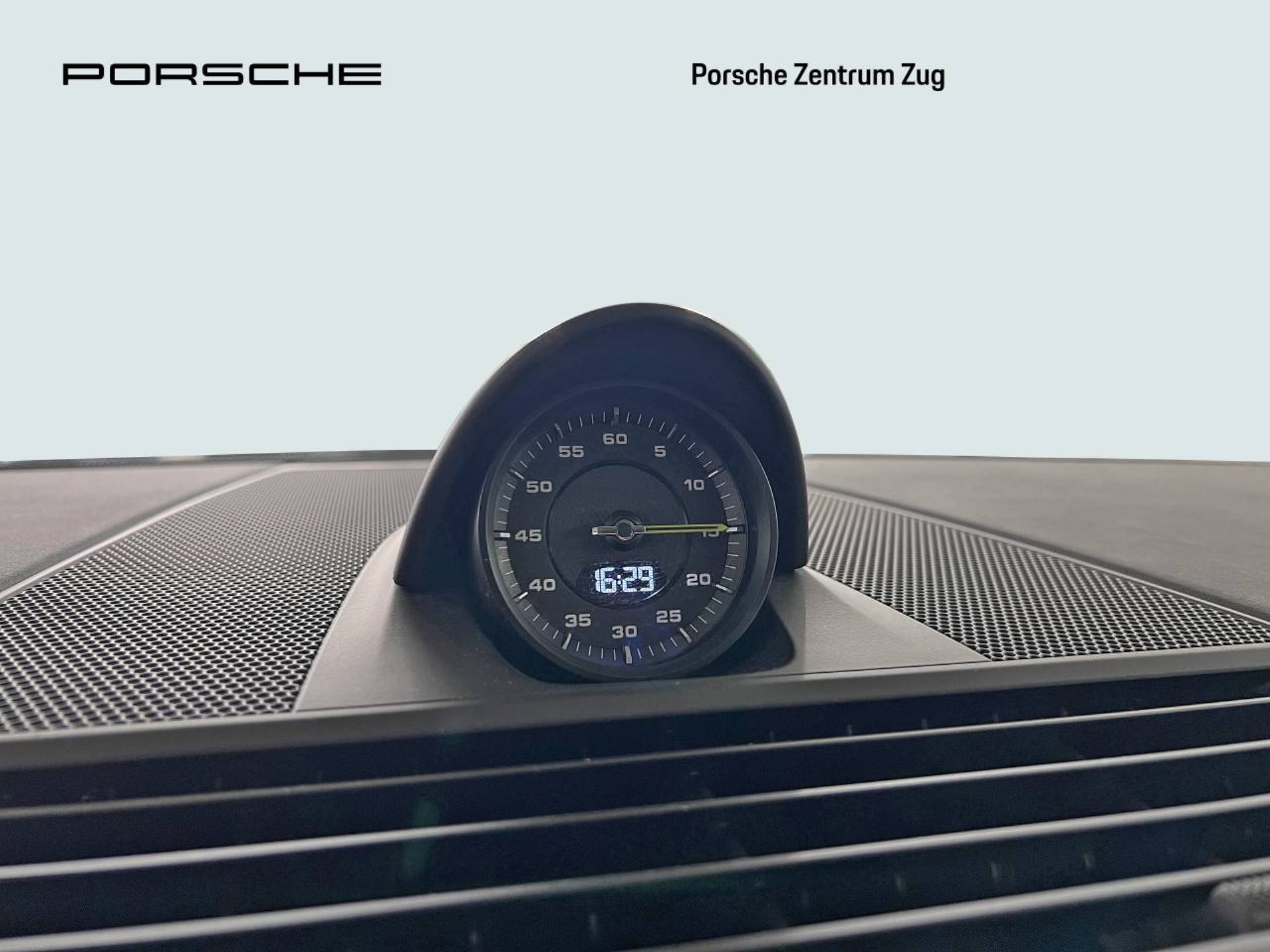 PORSCHE Panamera 4S E-Hybrid-image-25