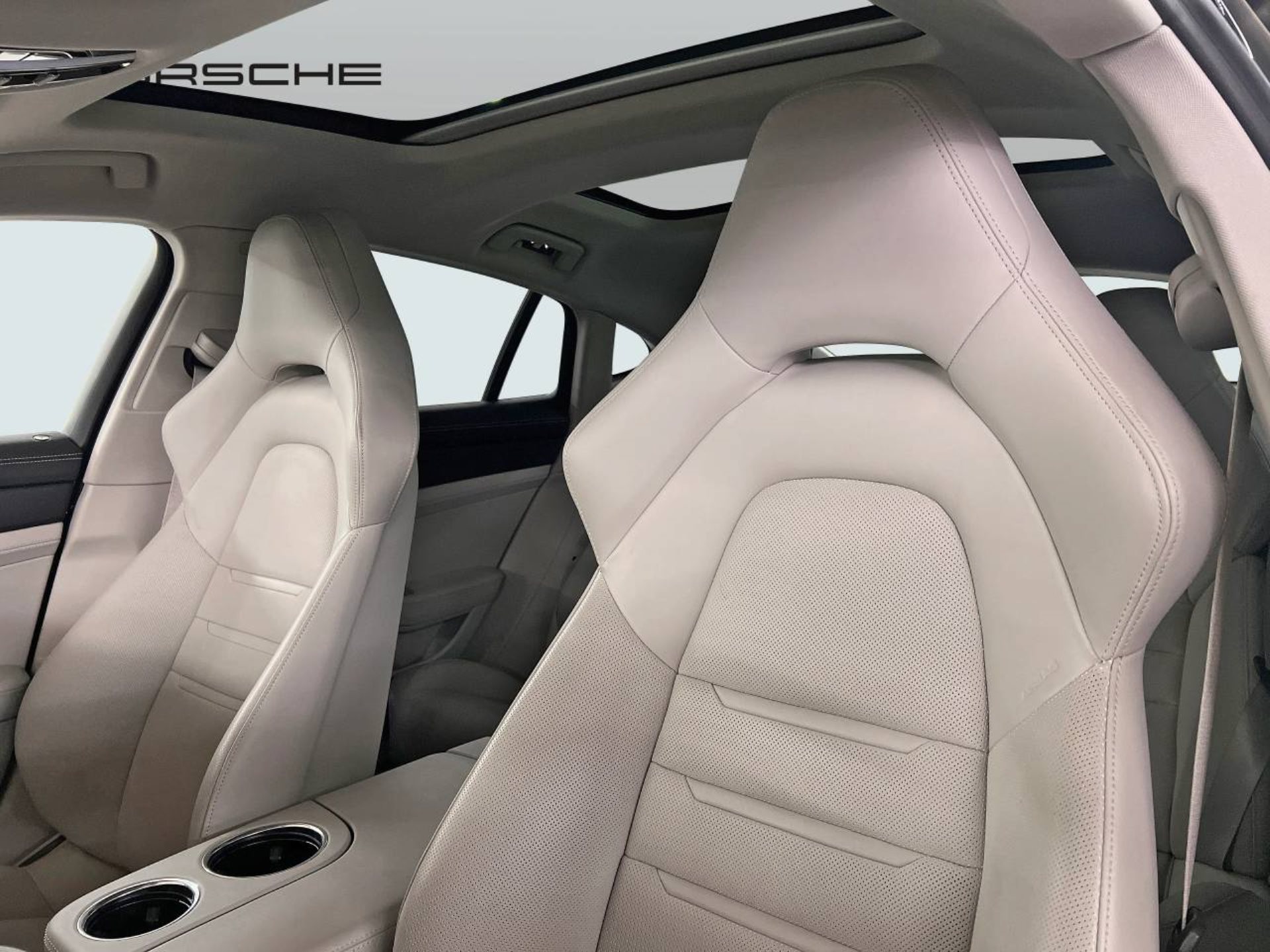 PORSCHE Panamera 4S E-Hybrid-image-4