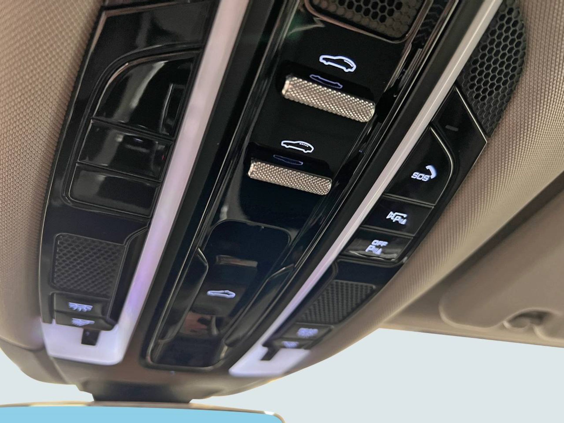PORSCHE Panamera 4S E-Hybrid-image-26