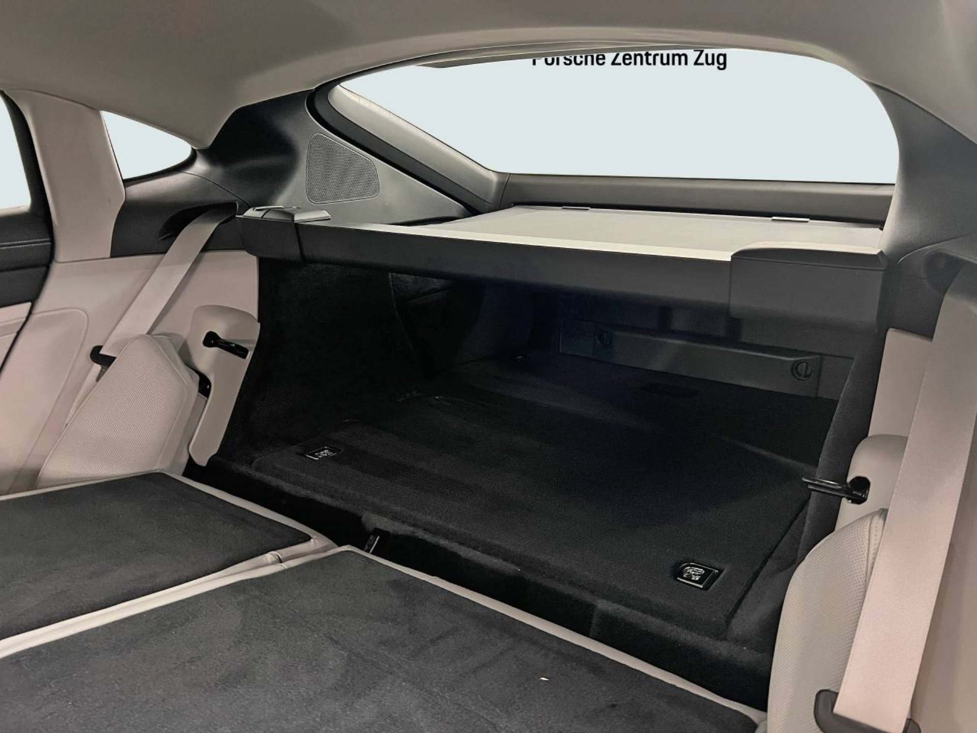 PORSCHE Panamera 4S E-Hybrid-image-23