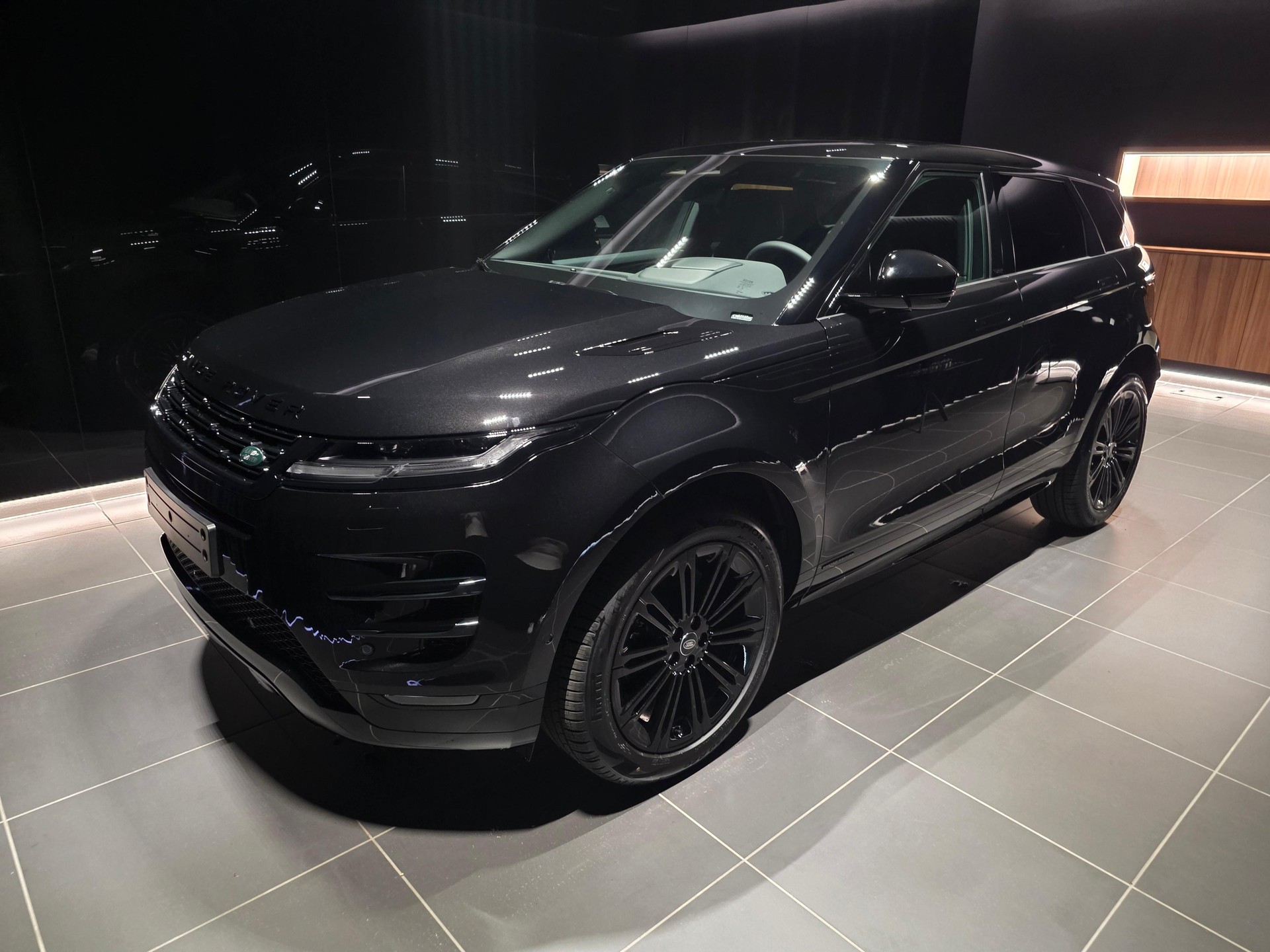 LAND ROVER Range Rover Evoque 1.5 T 270e Hoxton Edition