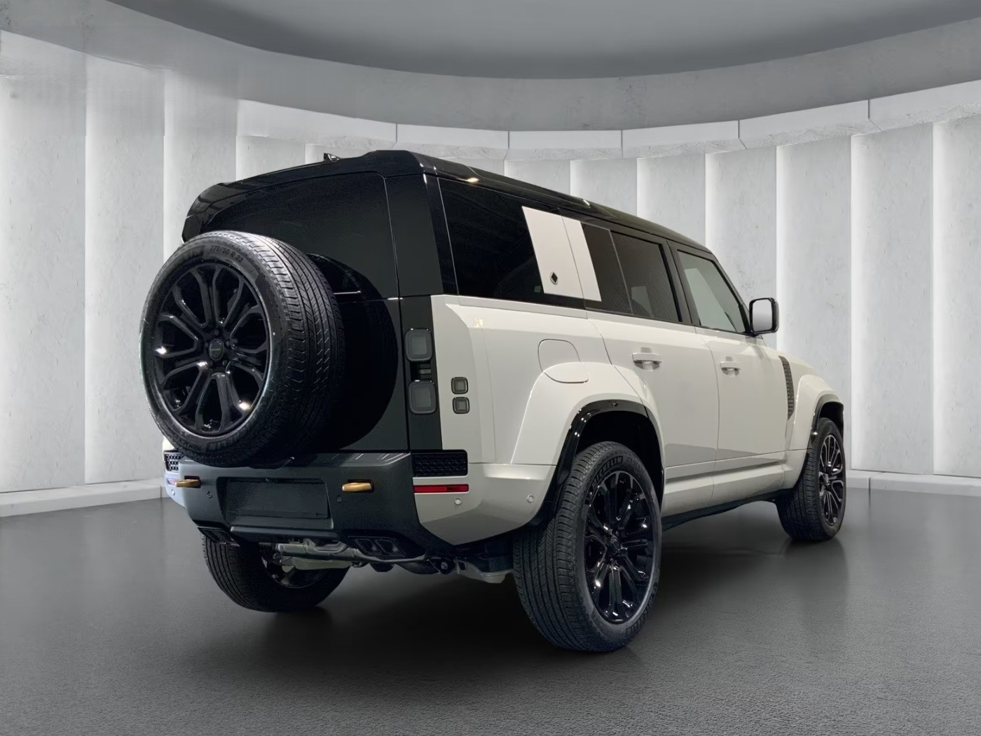 LAND ROVER Defender 634 V8 4.4 Octa-image-4