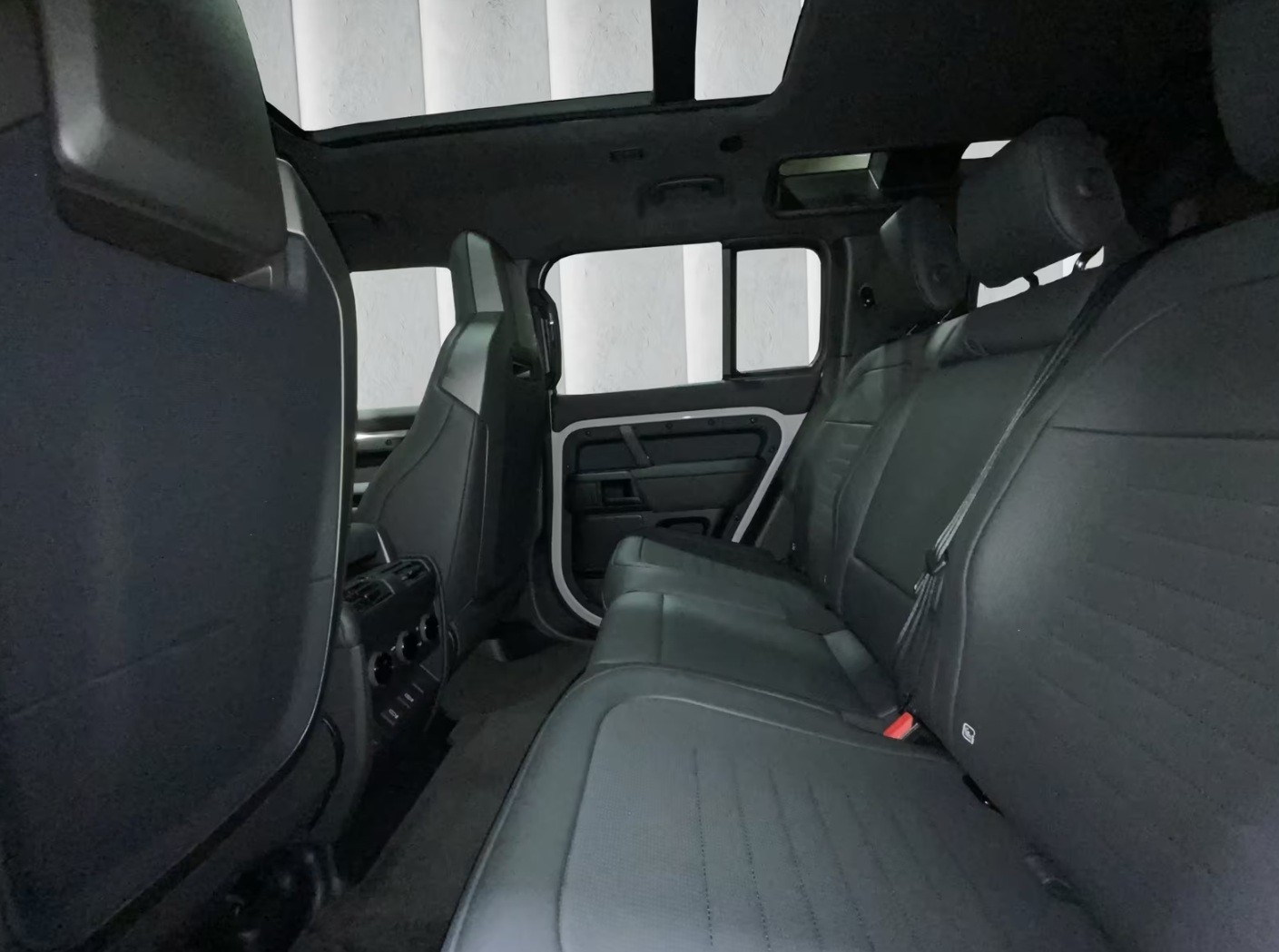 LAND ROVER Defender 634 V8 4.4 Octa-image-7