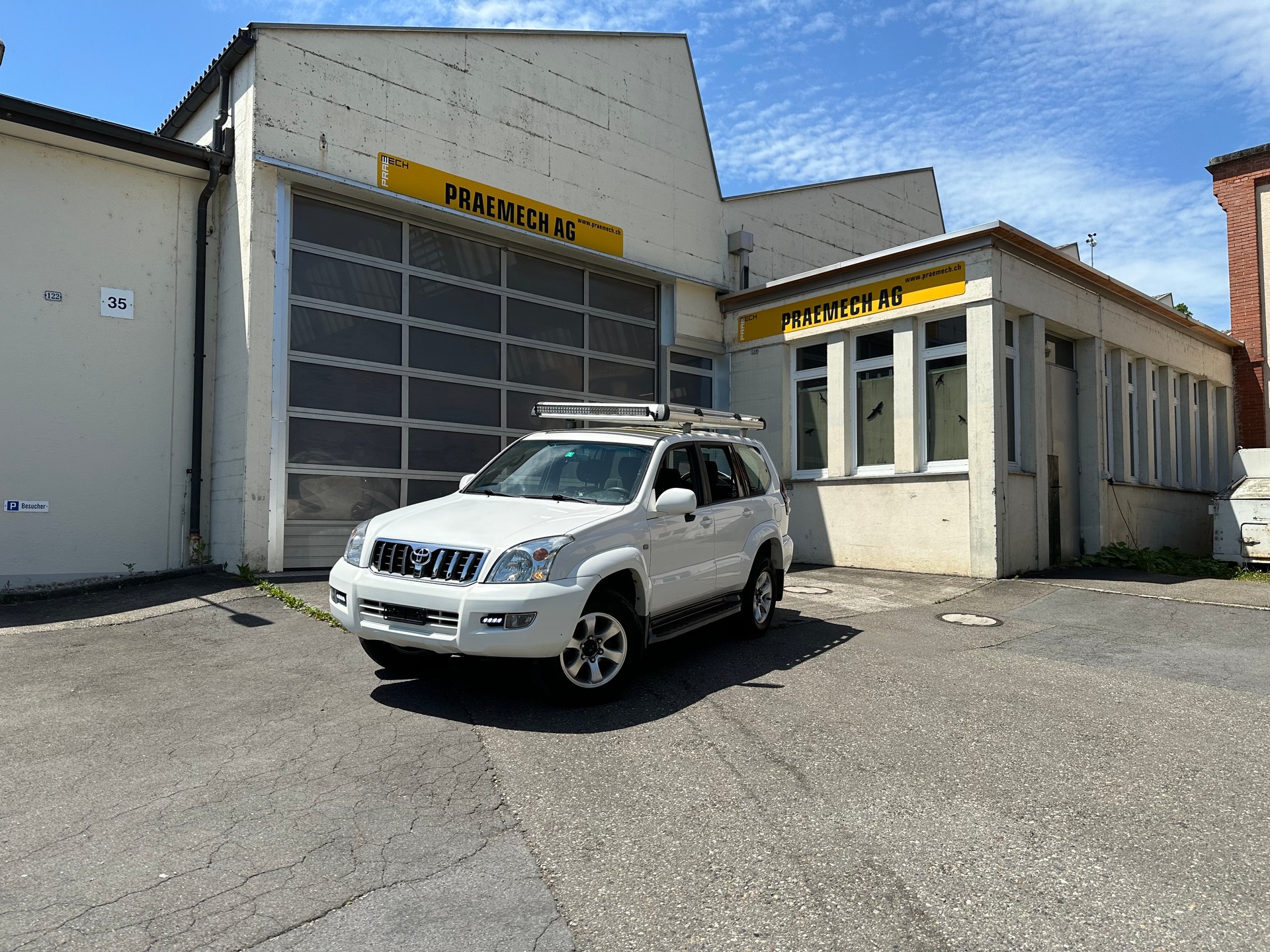TOYOTA LAND CRUISER-image-0