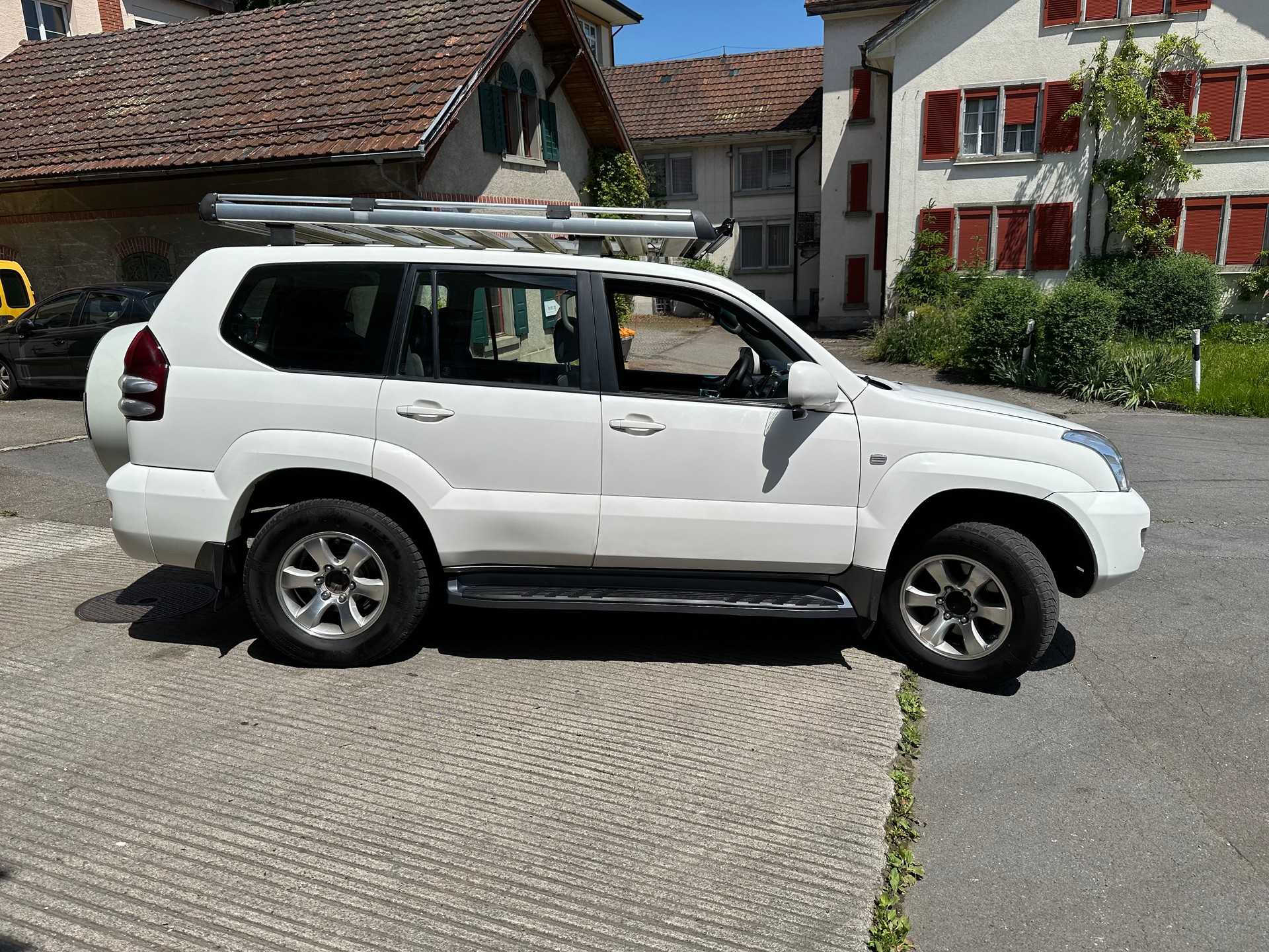 TOYOTA LAND CRUISER-image-3