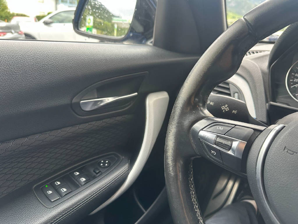BMW 118d xDrive-image-4