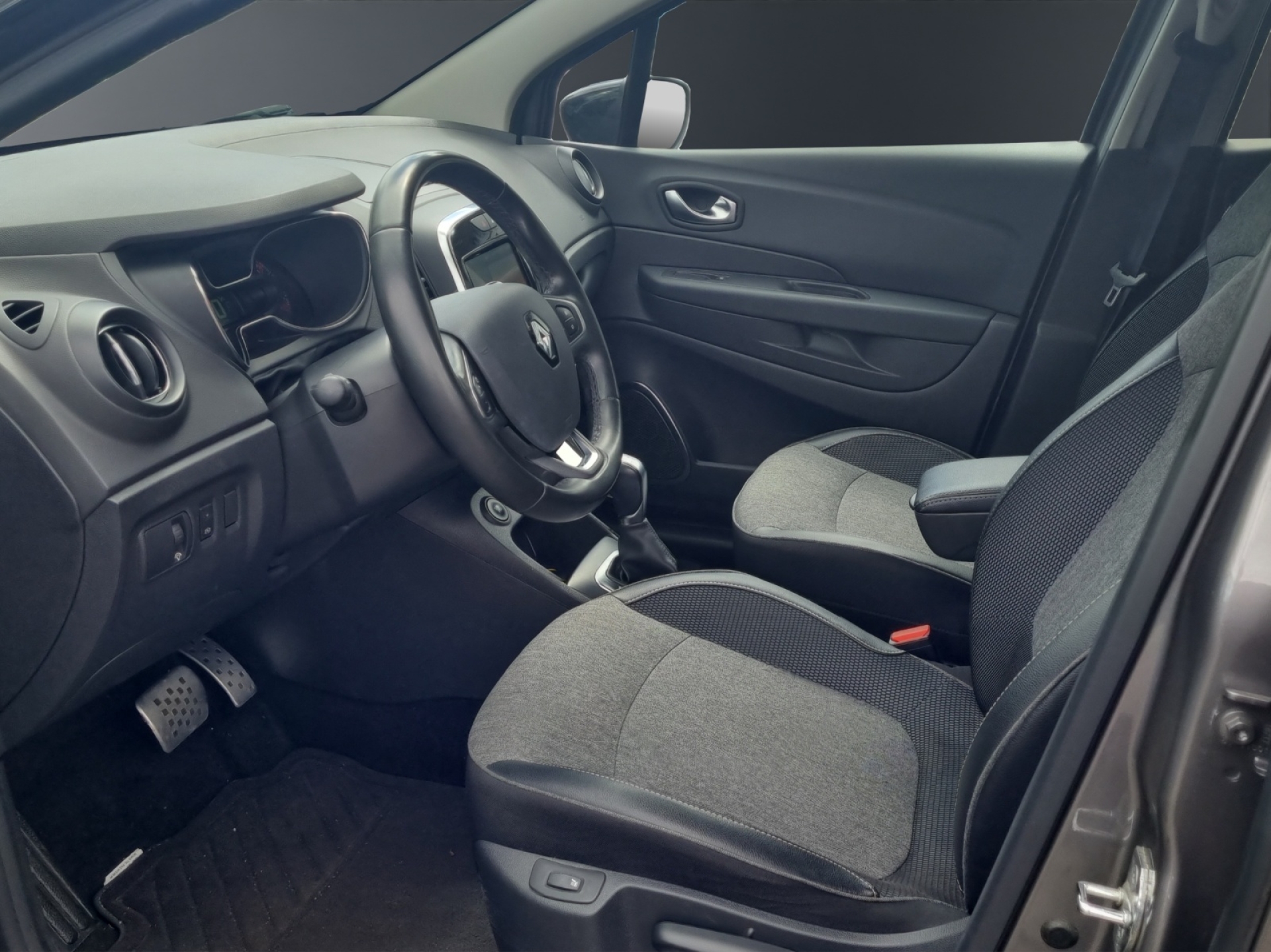 RENAULT Captur 1.2 TCe 90th Anniv. EDC S/S-image-6