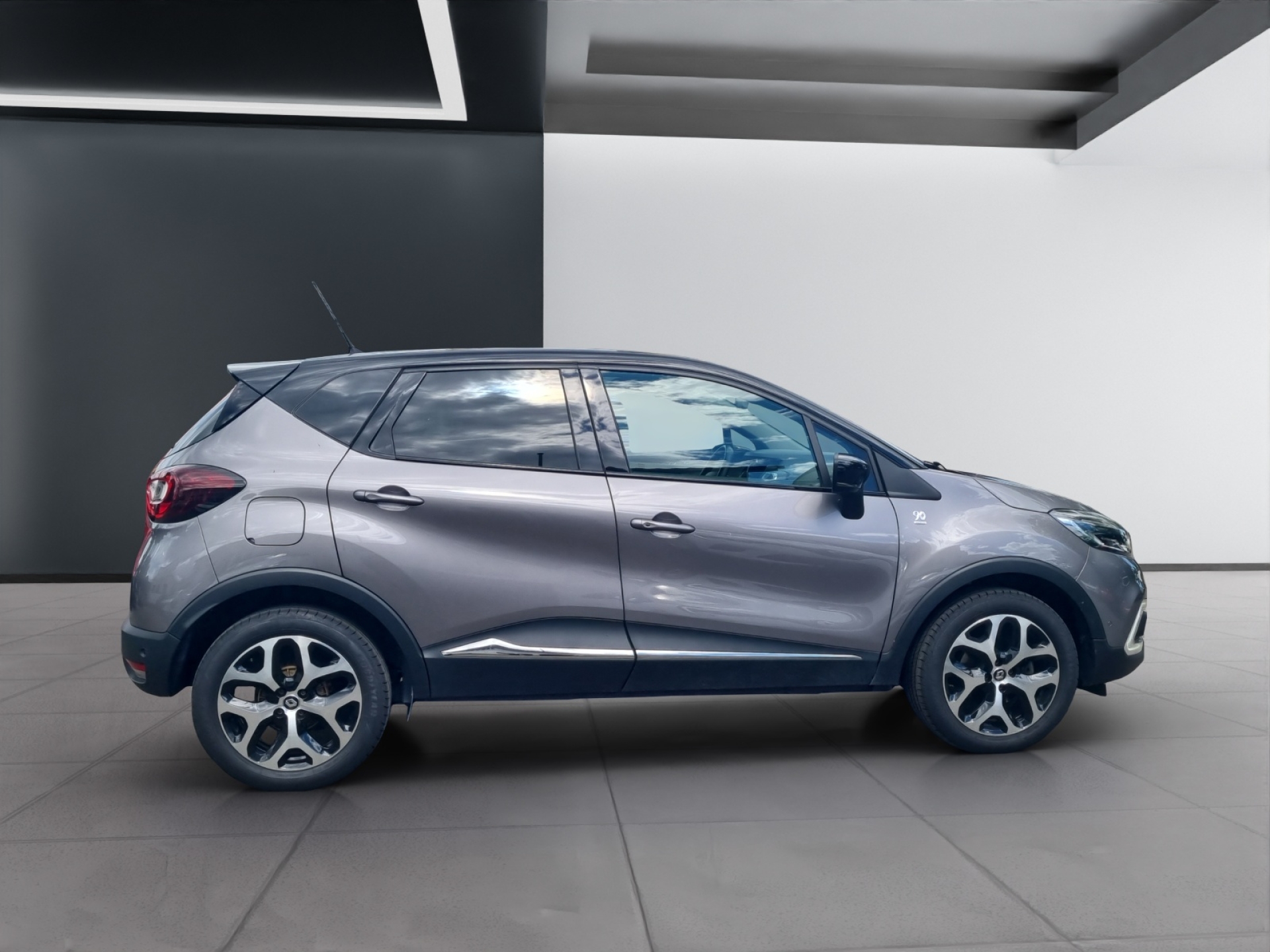 RENAULT Captur 1.2 TCe 90th Anniv. EDC S/S-image-5