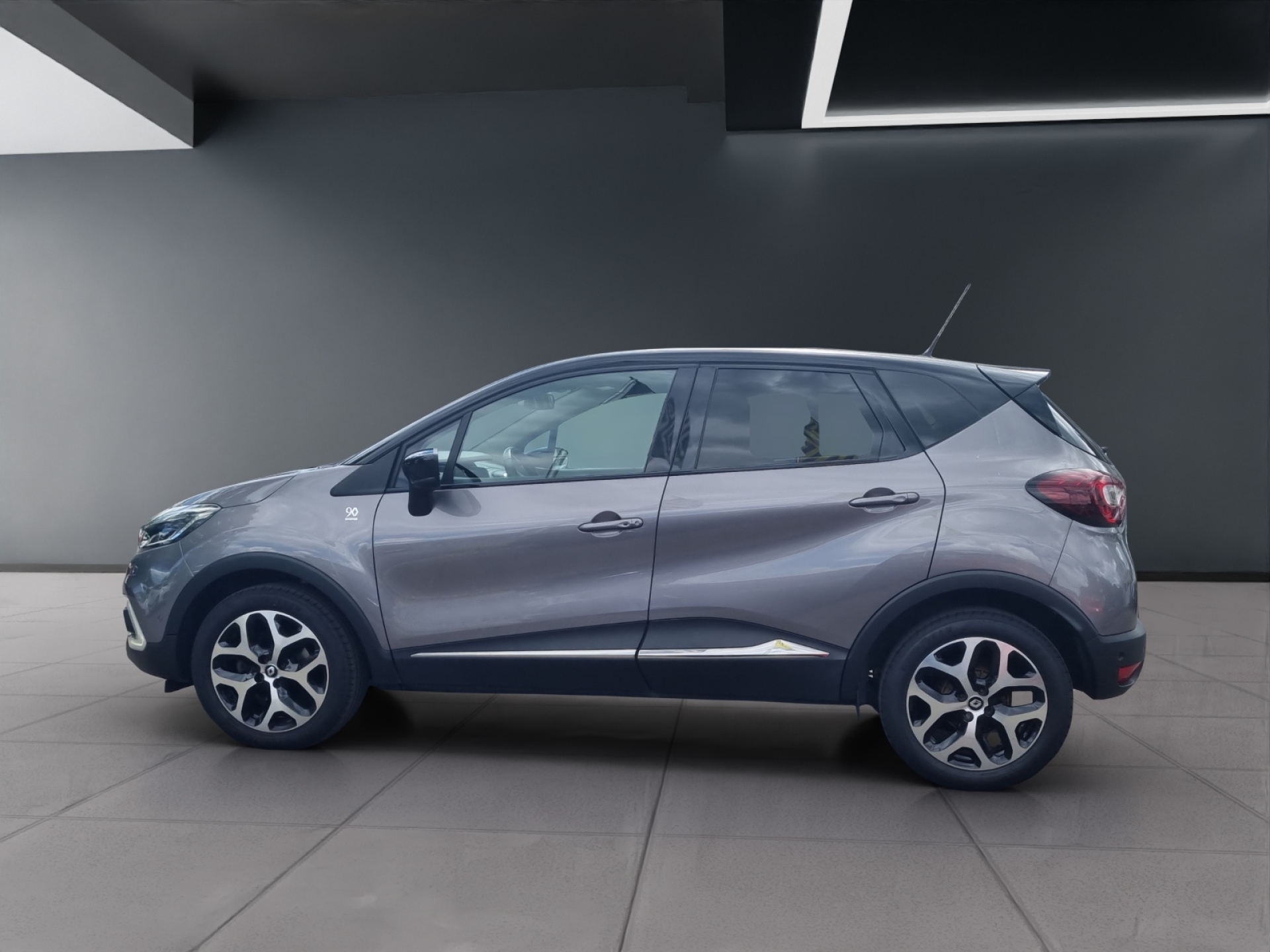 RENAULT Captur 1.2 TCe 90th Anniv. EDC S/S-image-1