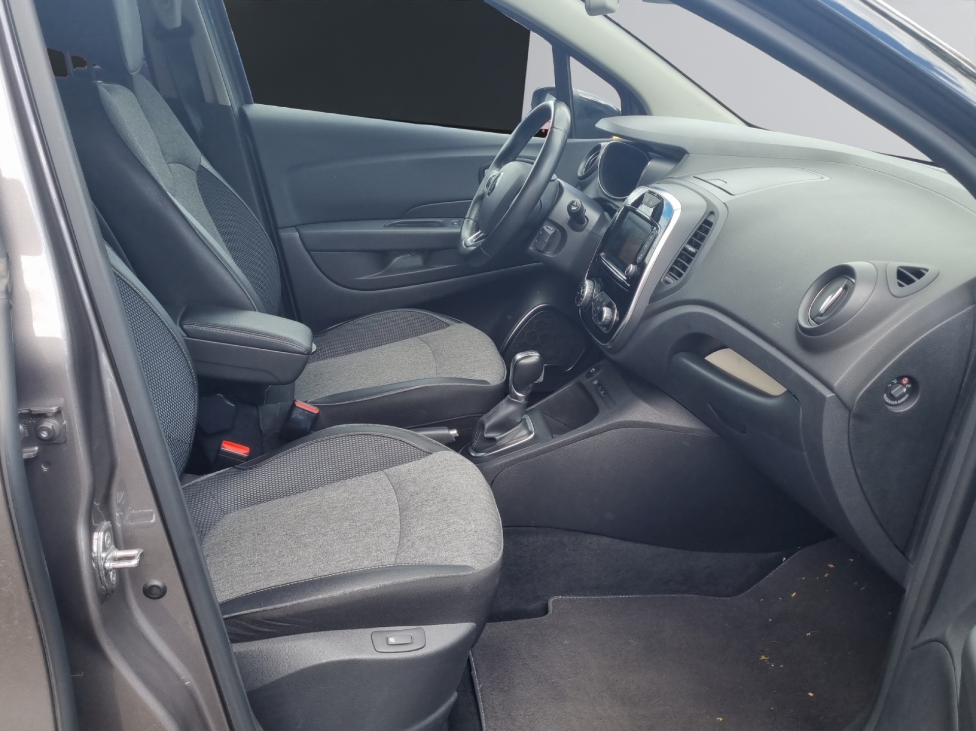 RENAULT Captur 1.2 TCe 90th Anniv. EDC S/S-image-11