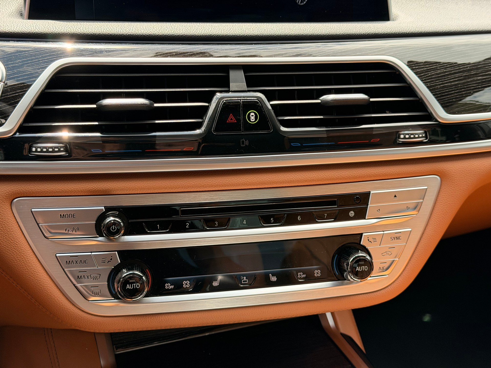 BMW 740d xDrive Steptronic-image-15