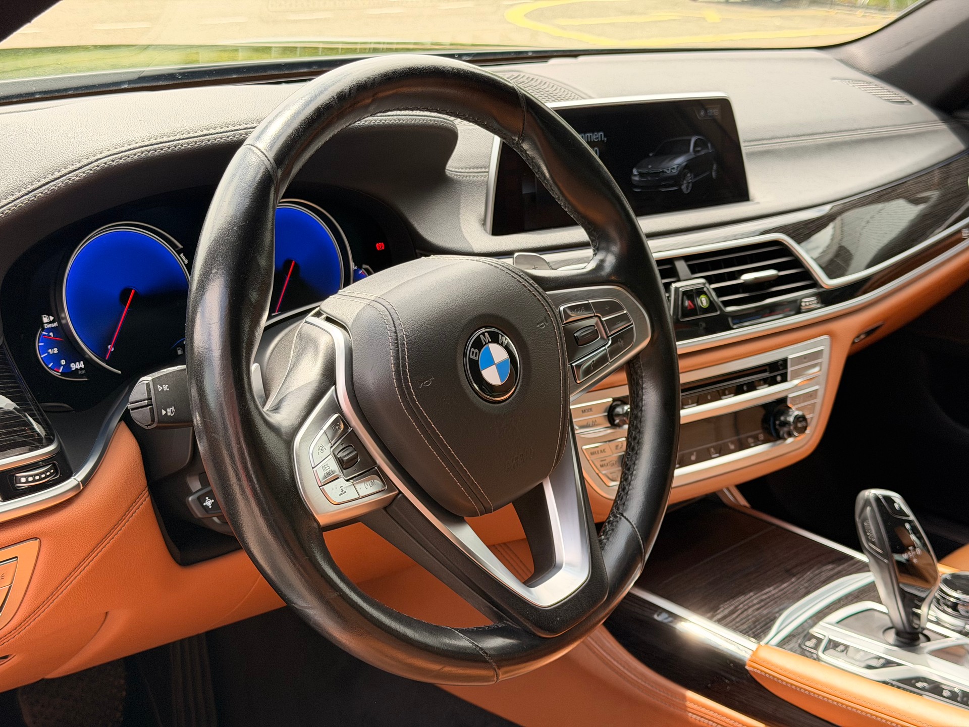 BMW 740d xDrive Steptronic-image-12