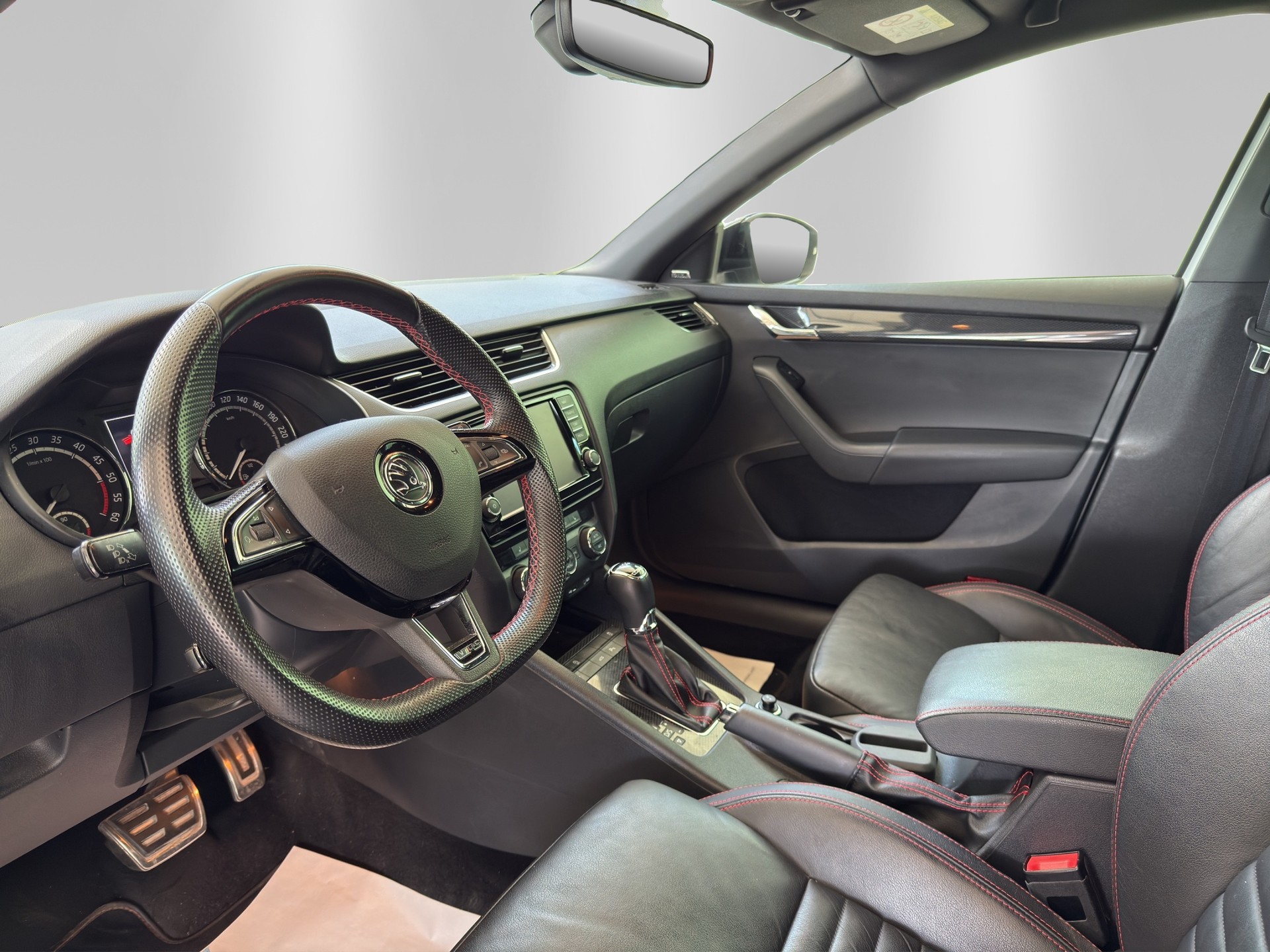 SKODA Octavia Combi 2.0 TDI RS 4x4 DSG-image-7