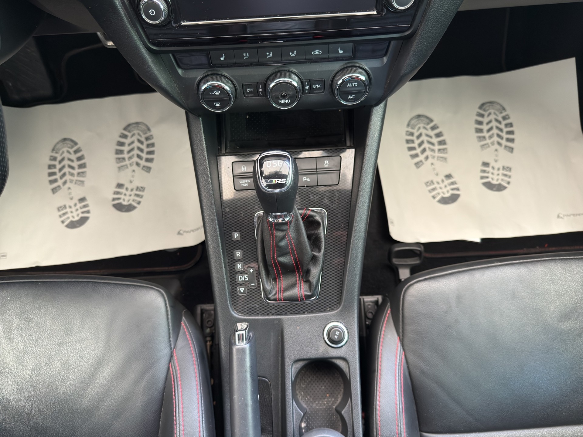 SKODA Octavia Combi 2.0 TDI RS 4x4 DSG-image-10