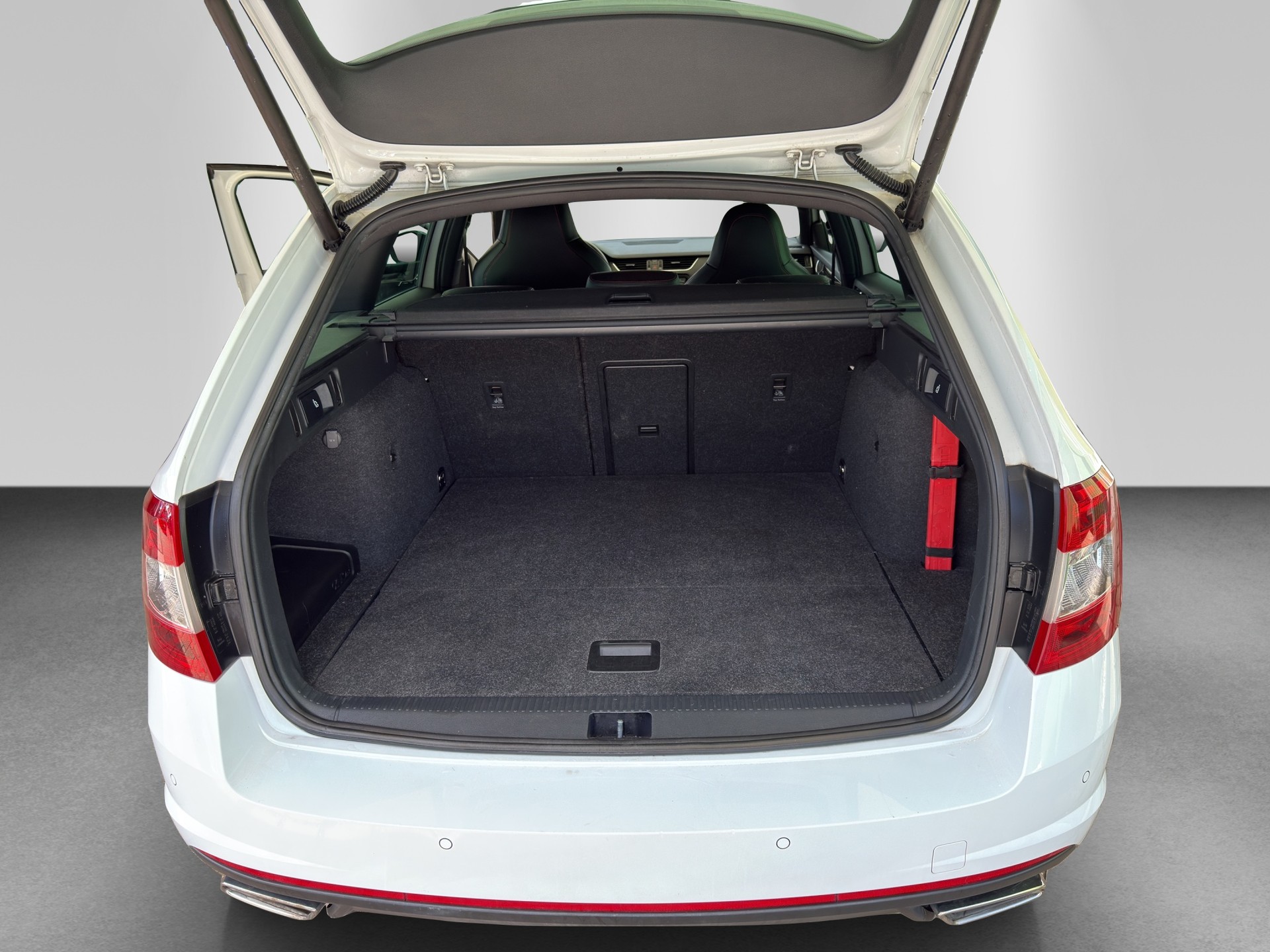 SKODA Octavia Combi 2.0 TDI RS 4x4 DSG-image-15