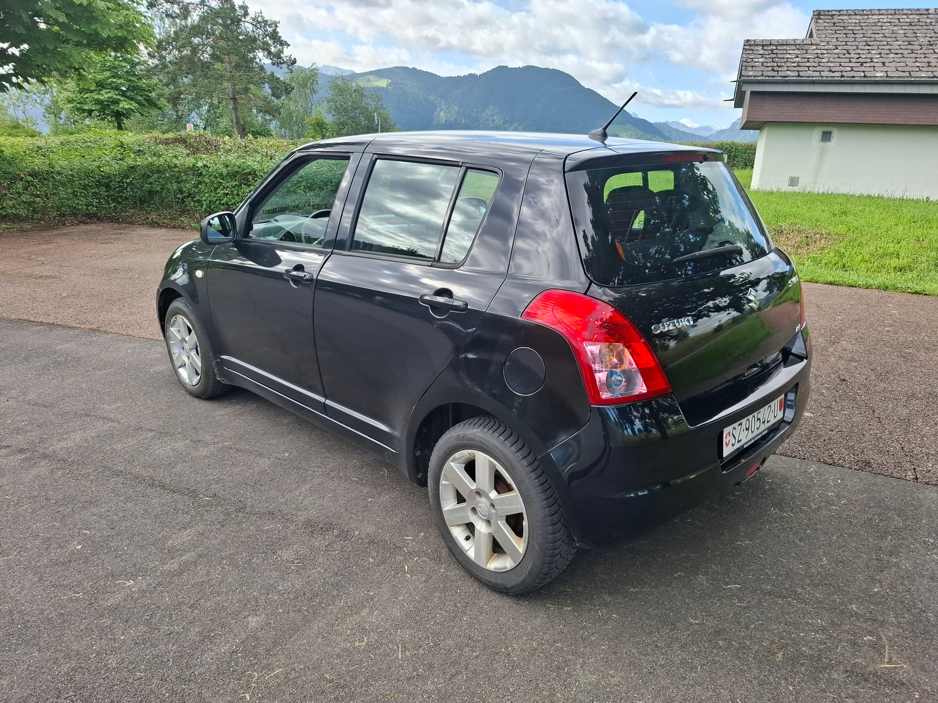 SUZUKI Swift 1.3i 16V GL Top 4x4-image-6