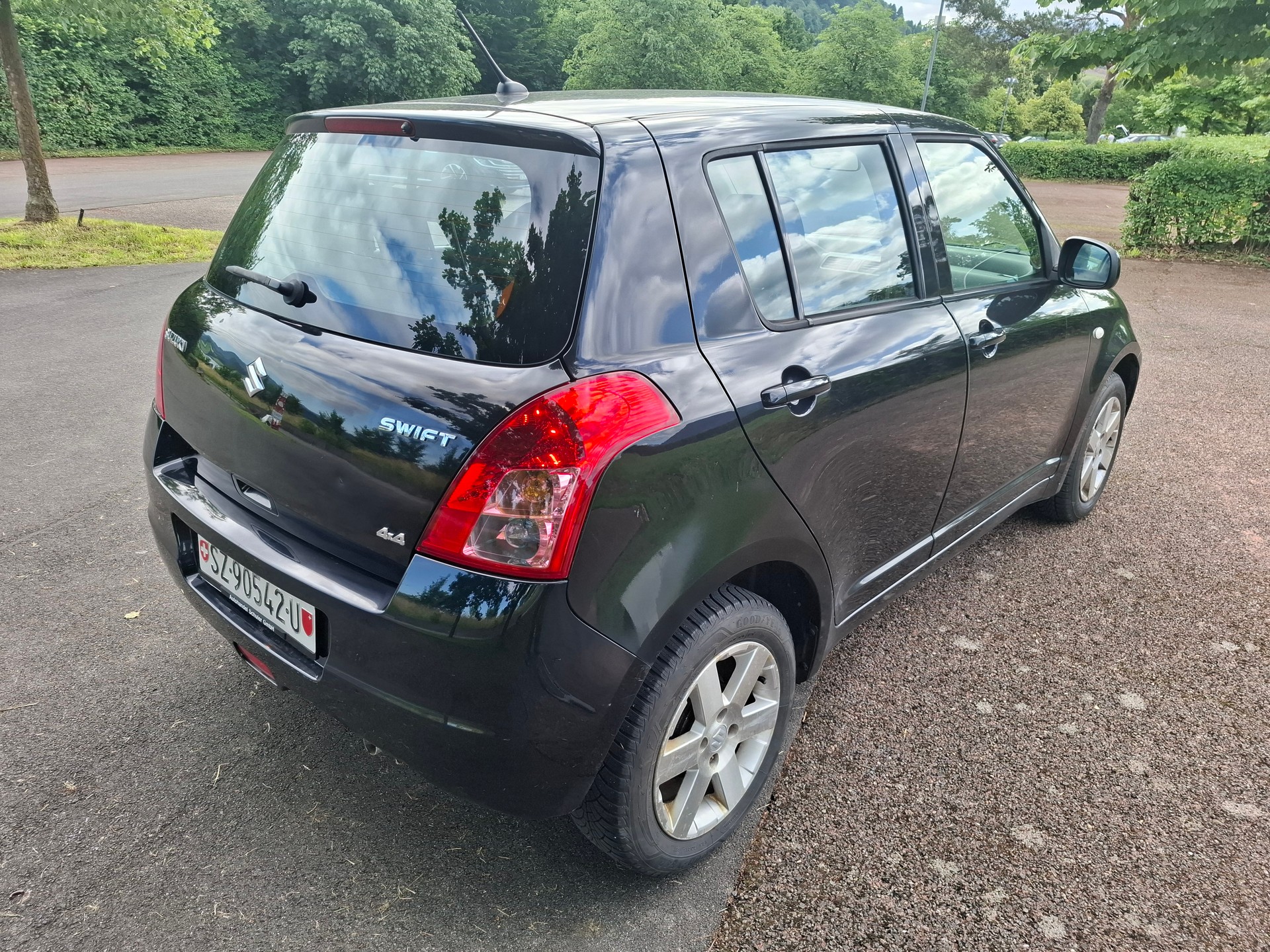 SUZUKI Swift 1.3i 16V GL Top 4x4-image-5