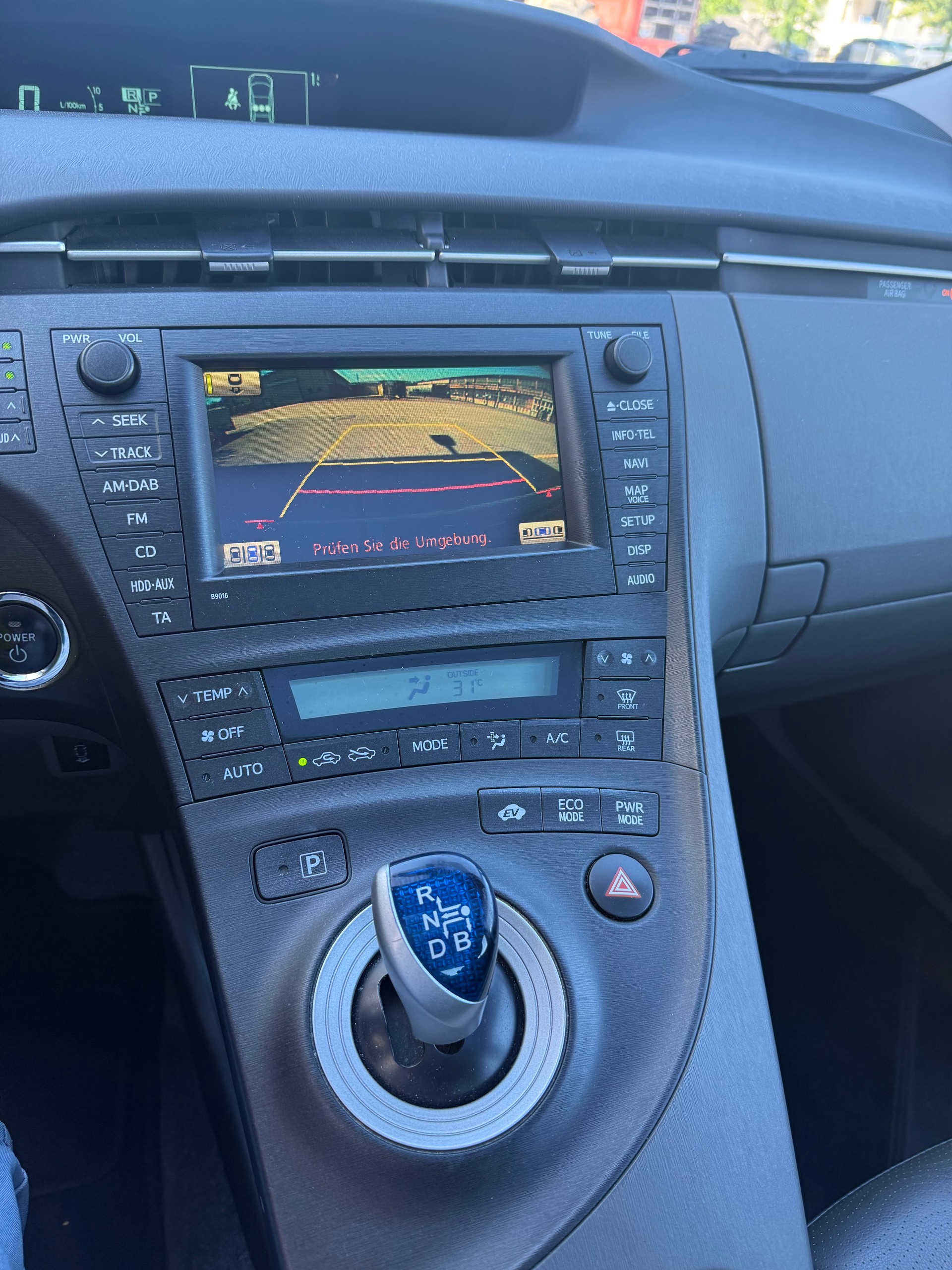 TOYOTA Prius 1.8 16V HSD Sol-image-7