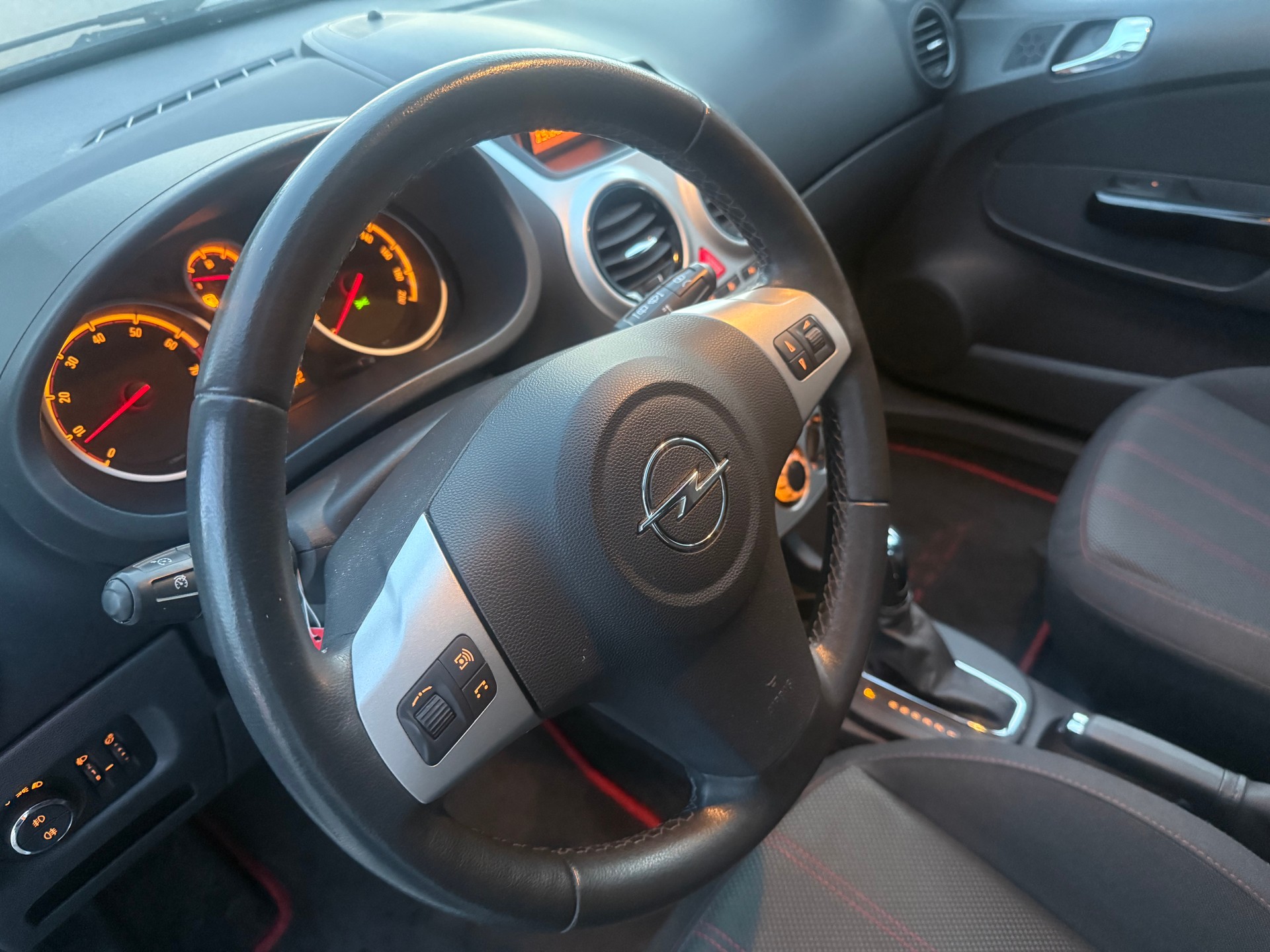 OPEL Corsa 1.4 TP Sport Automatic OPC Line-image-9