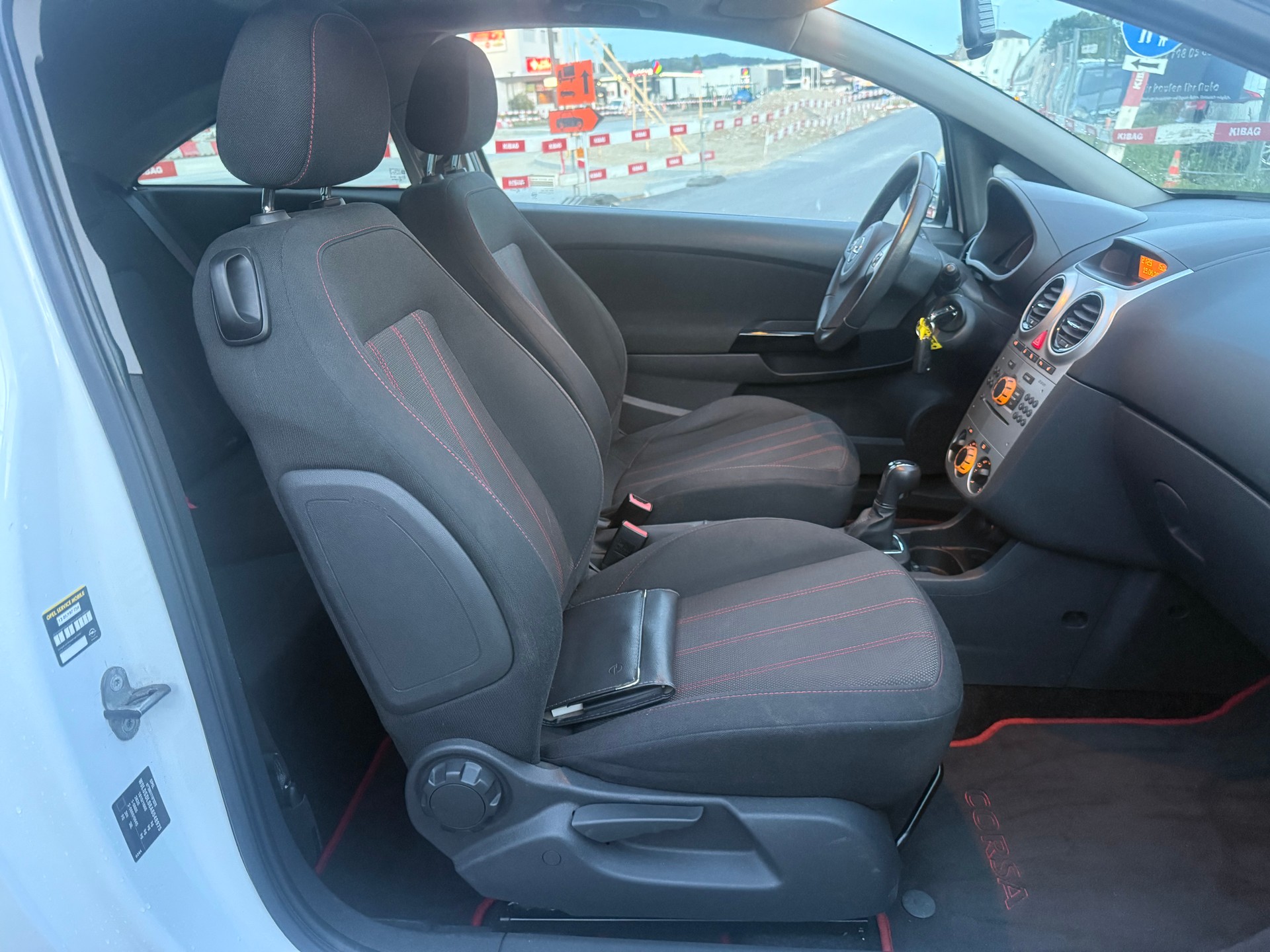 OPEL Corsa 1.4 TP Sport Automatic OPC Line-image-11