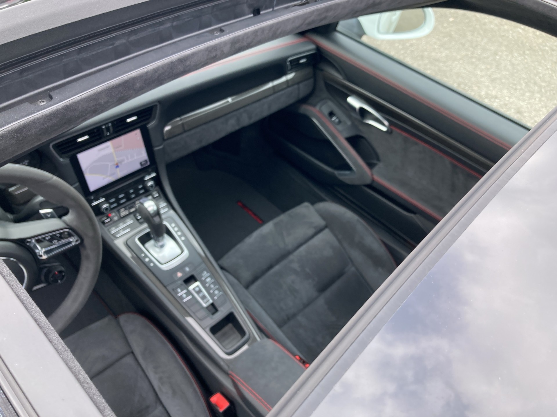 PORSCHE 911 Carrera 4 GTS-image-20